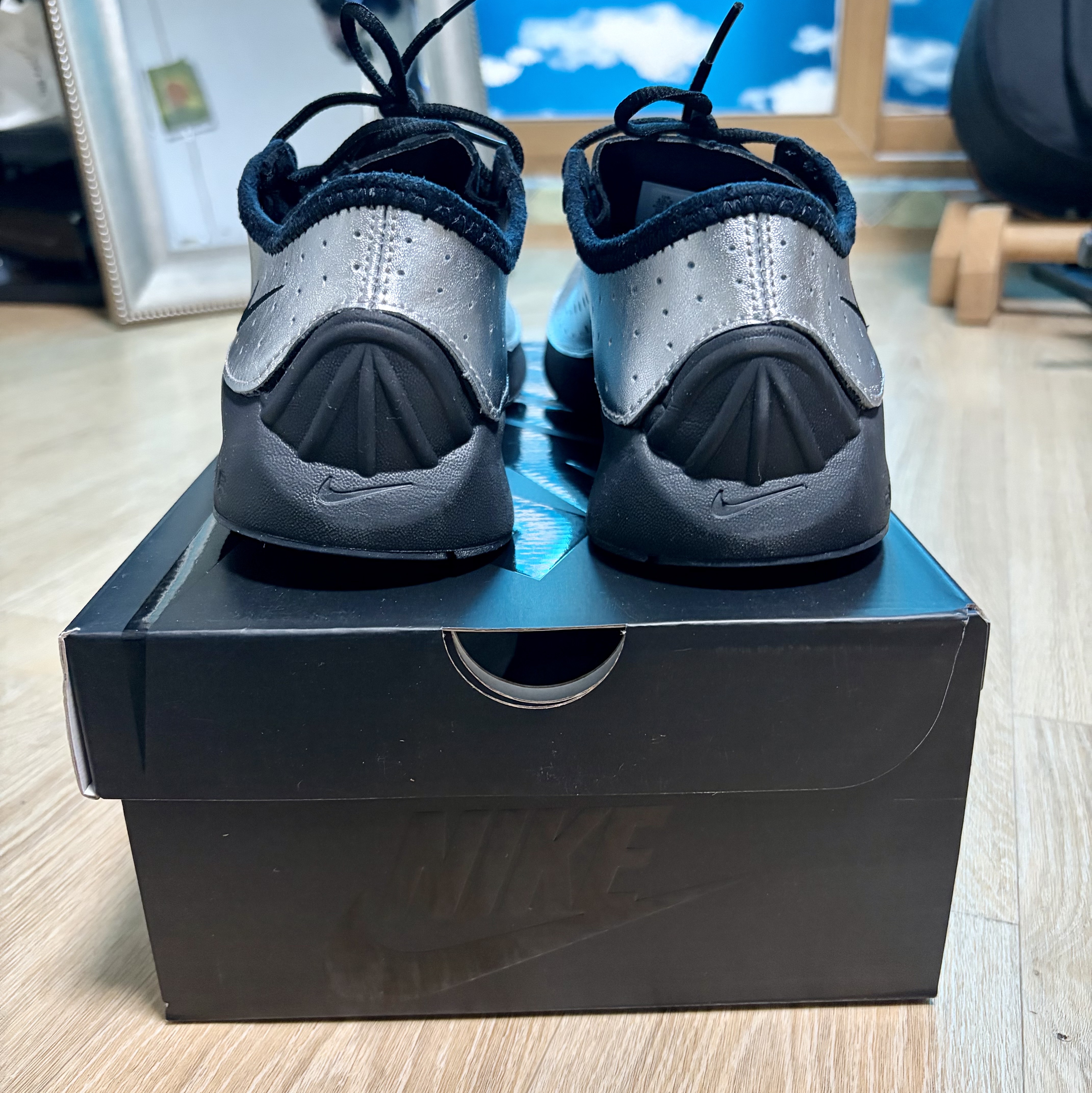 (W) Nike Air Superfly Metallic Silver and Black 착용 스타일 - 5
