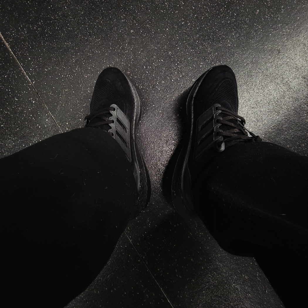 Y-3 Ultraboost Light Black Off White, Nike Everyday Plus Cushioned Crew Socks Multi Dip Dye (2 Pack/Korean Ver.) 착용 스타일