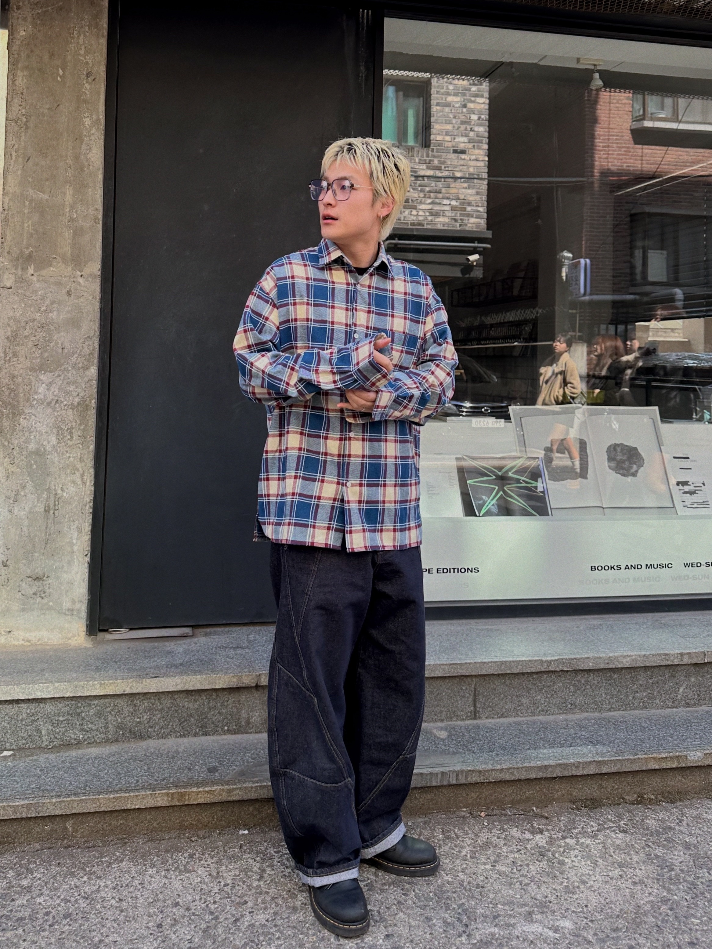 QT8 GARMENTS Rustic Core Flannel Check Shirt Blue 착용 스타일 - 3