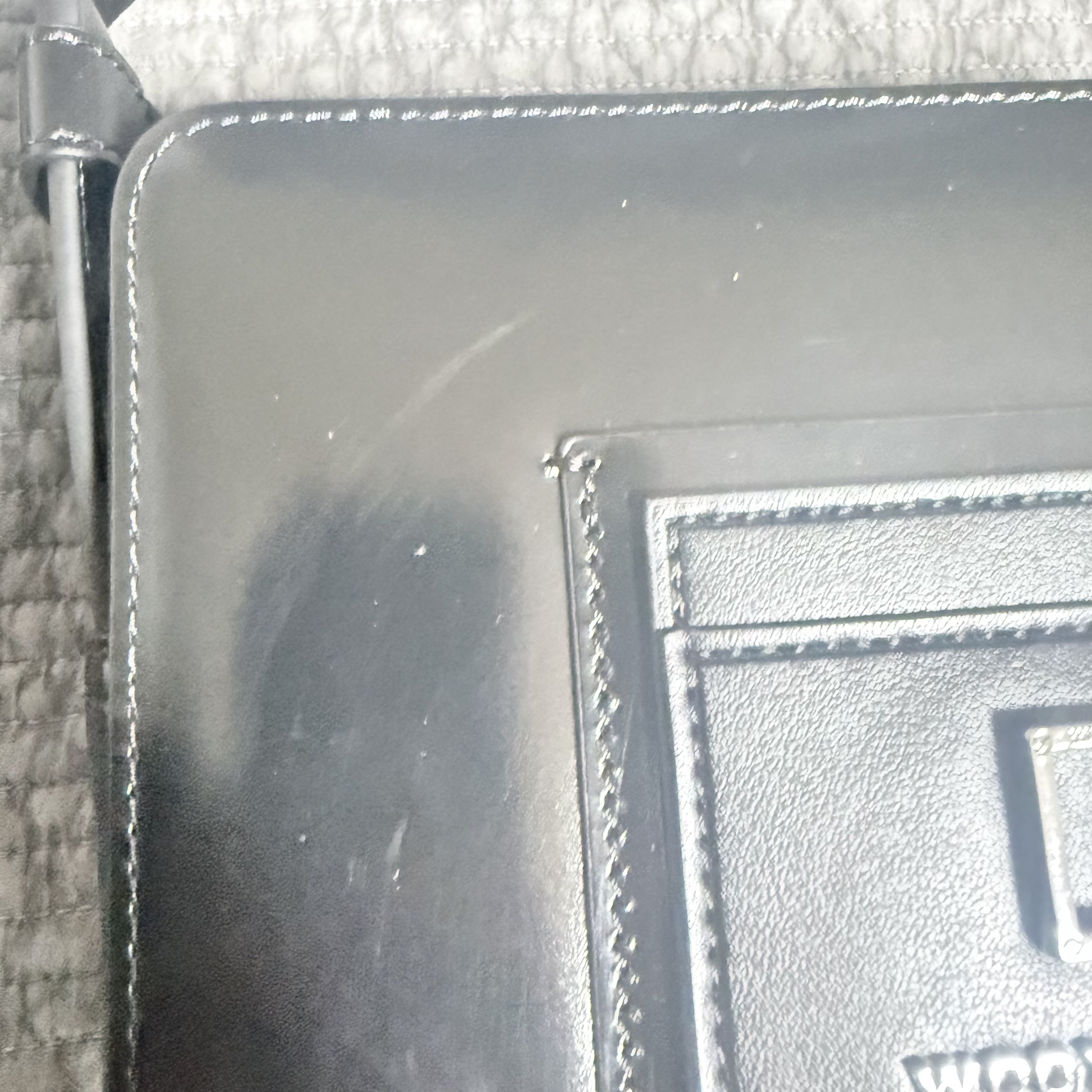 Wooyoungmi Square Mini Bag Black 착용 스타일 - 3