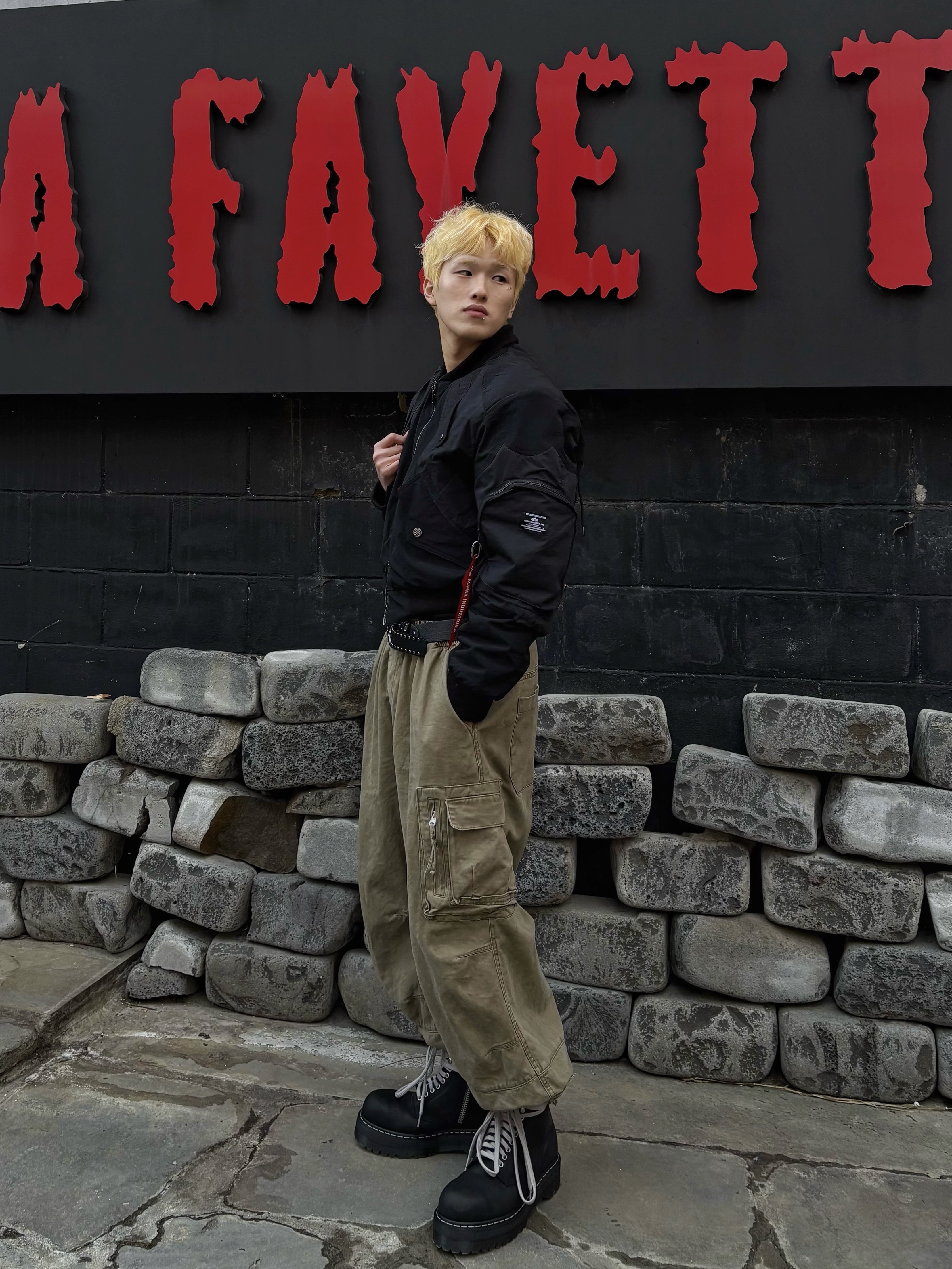 Dr. Martens x Rick Owens Quad Sole Steel Toe Boots Black 착용 스타일 - 4