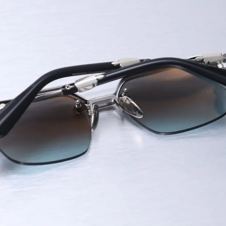 Chrome Hearts Bidi Esem Brushed Alloy Black Plastic 착용 스타일 - 6