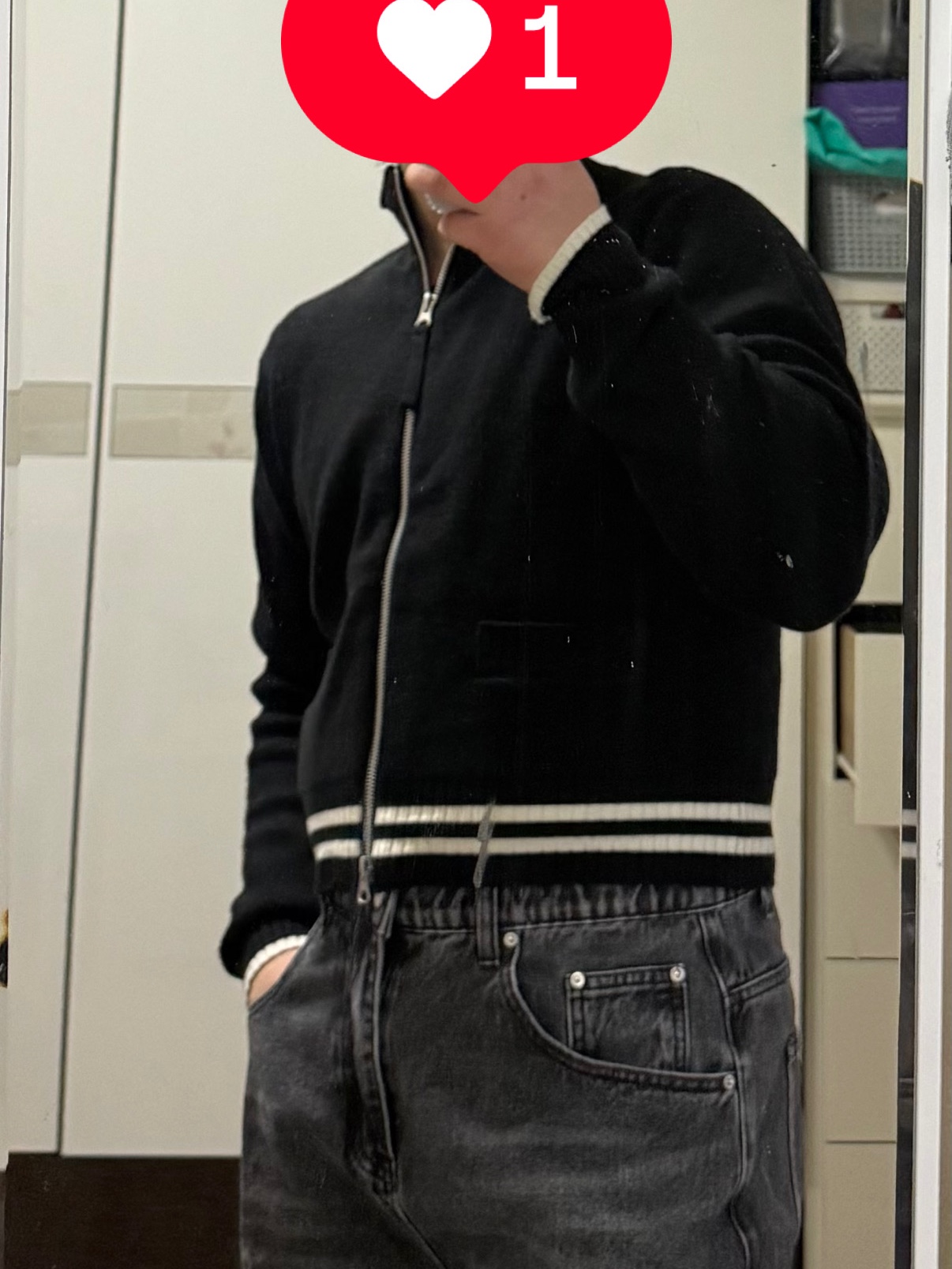Matin Kim Spell Point Stripe Knit Cardigan Black 착용 스타일 - 1