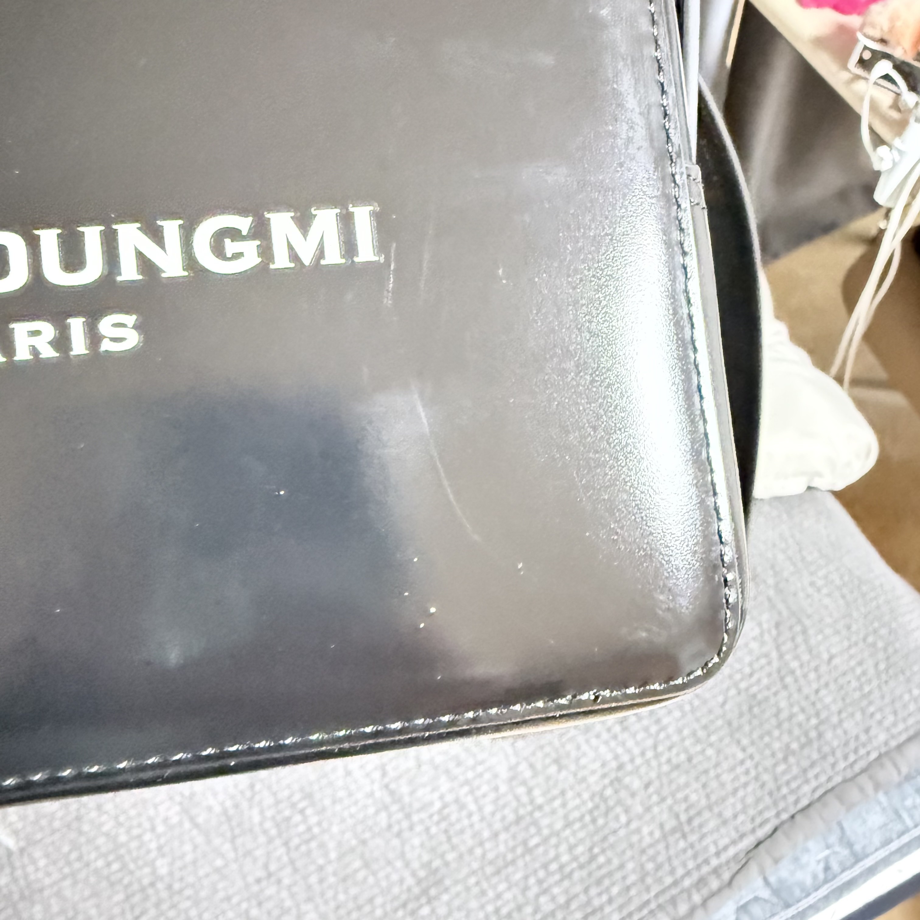Wooyoungmi Square Mini Bag Black 착용 스타일 - 2