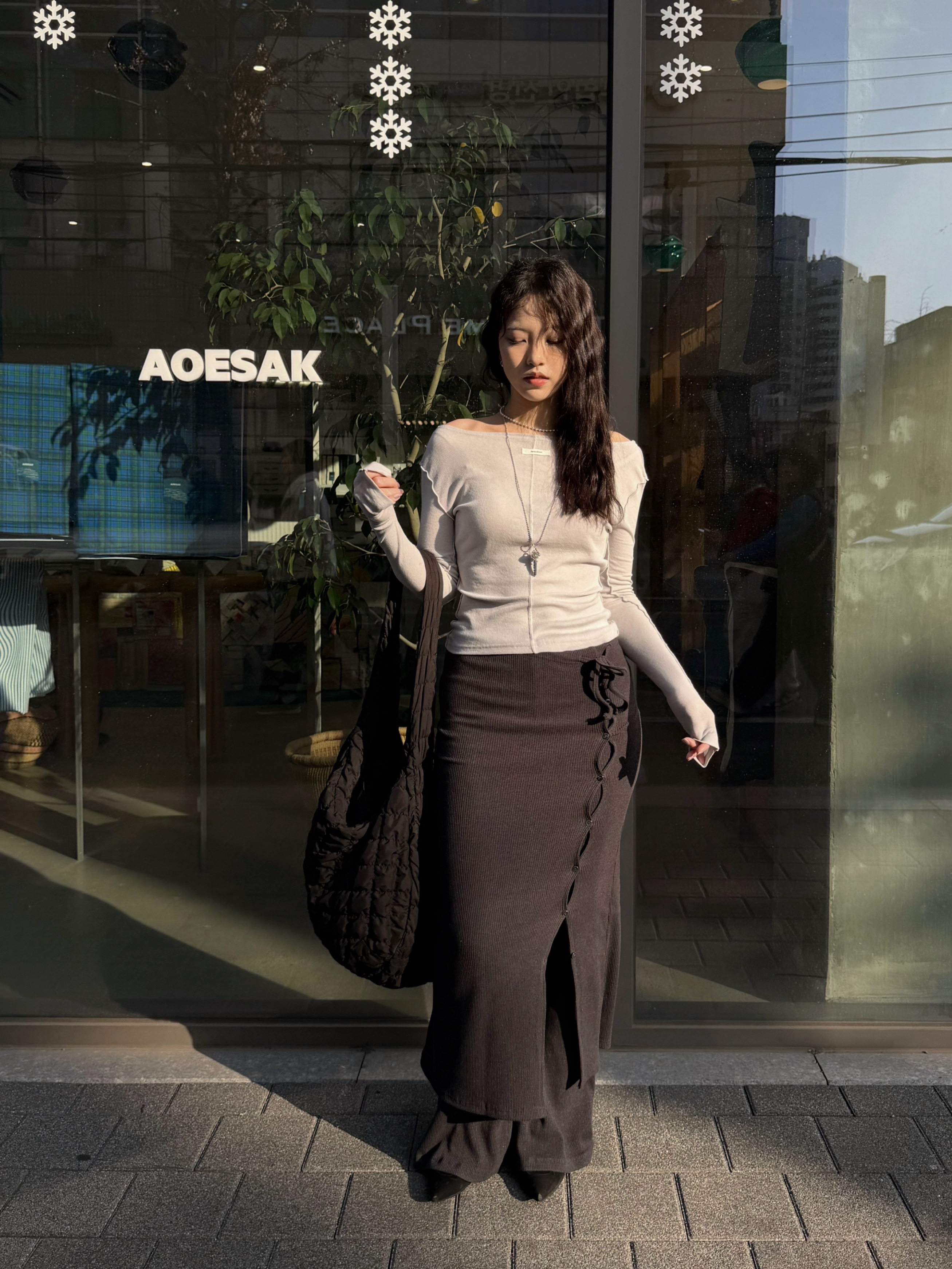 COS Quilted Oversized Shoulder Bag Black ์ฐฉ์ฉ ์คํ์ผ - 1
