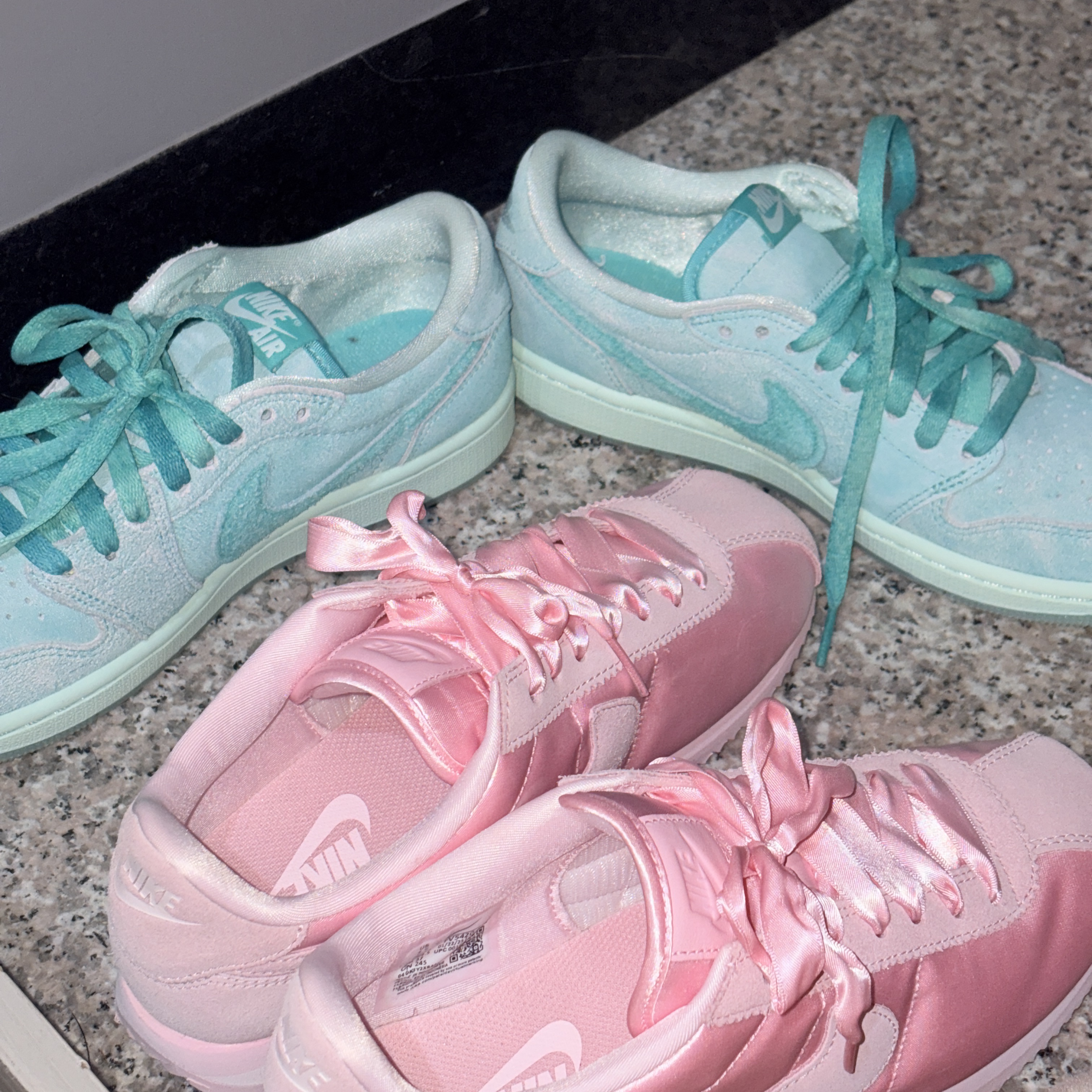 (W) Jordan 1 Retro Low OG Washed Teal, (W) Nike Cortez Textile Pink 착용 스타일 - 1