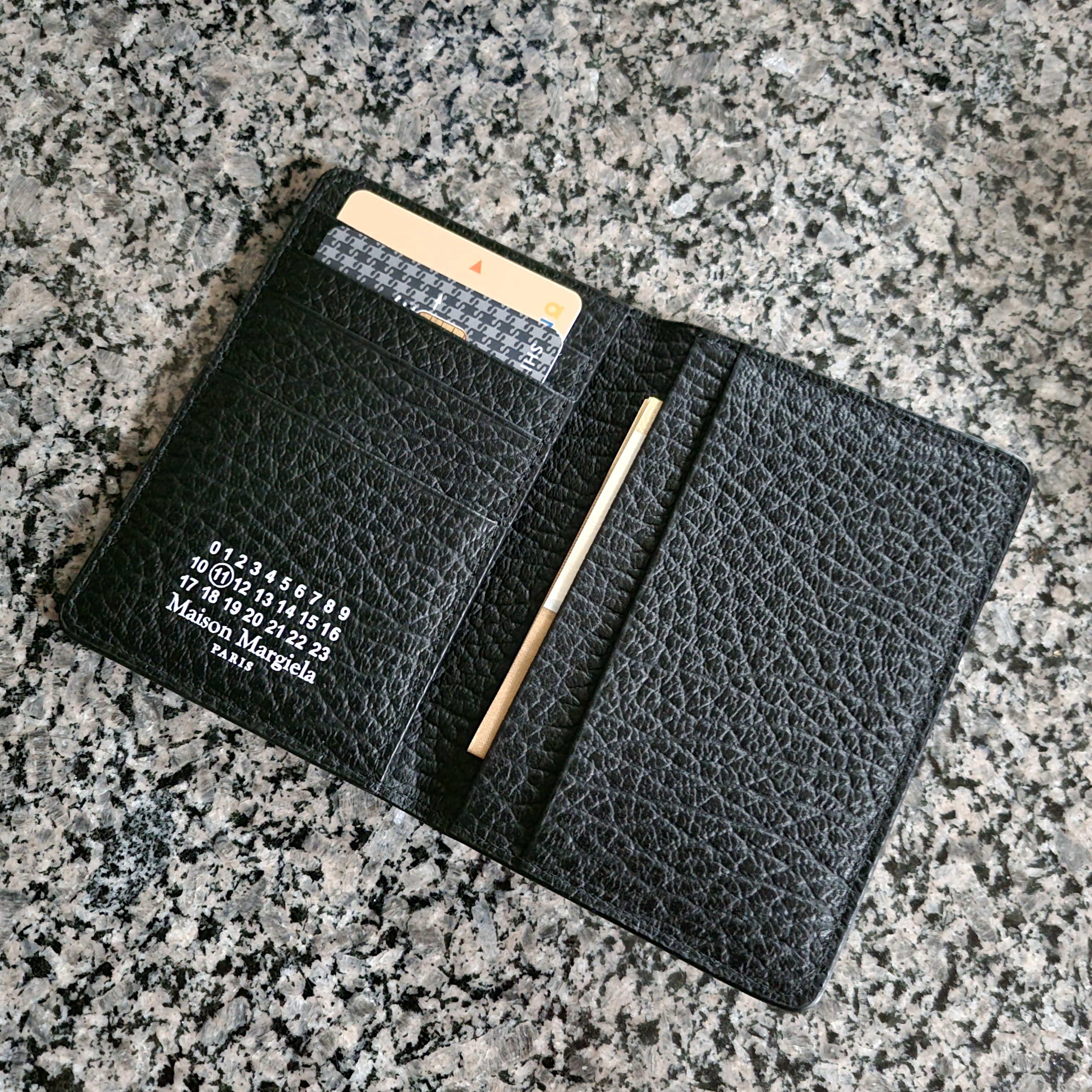 Maison Margiela Bovine Leather Card Holder Black 착용 스타일 - 2