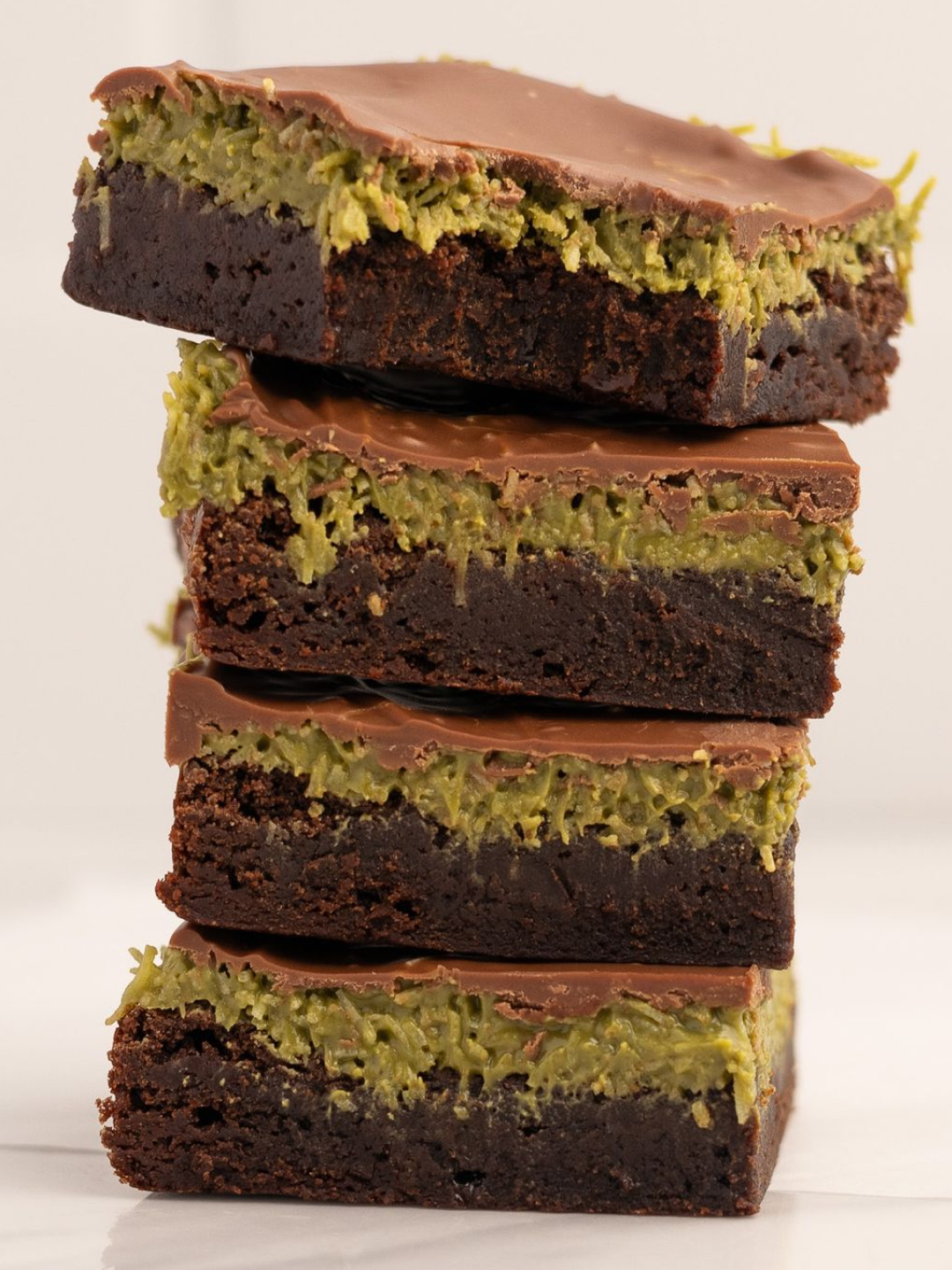 [KREAM 단독] tongtonge Dubai Style Chocolate Roll Cake, [KREAM 단독] Dopamin Dessert Fresh Fruit Dubai Pistachio Chewy Cookie Set 착용 스타일 - 5