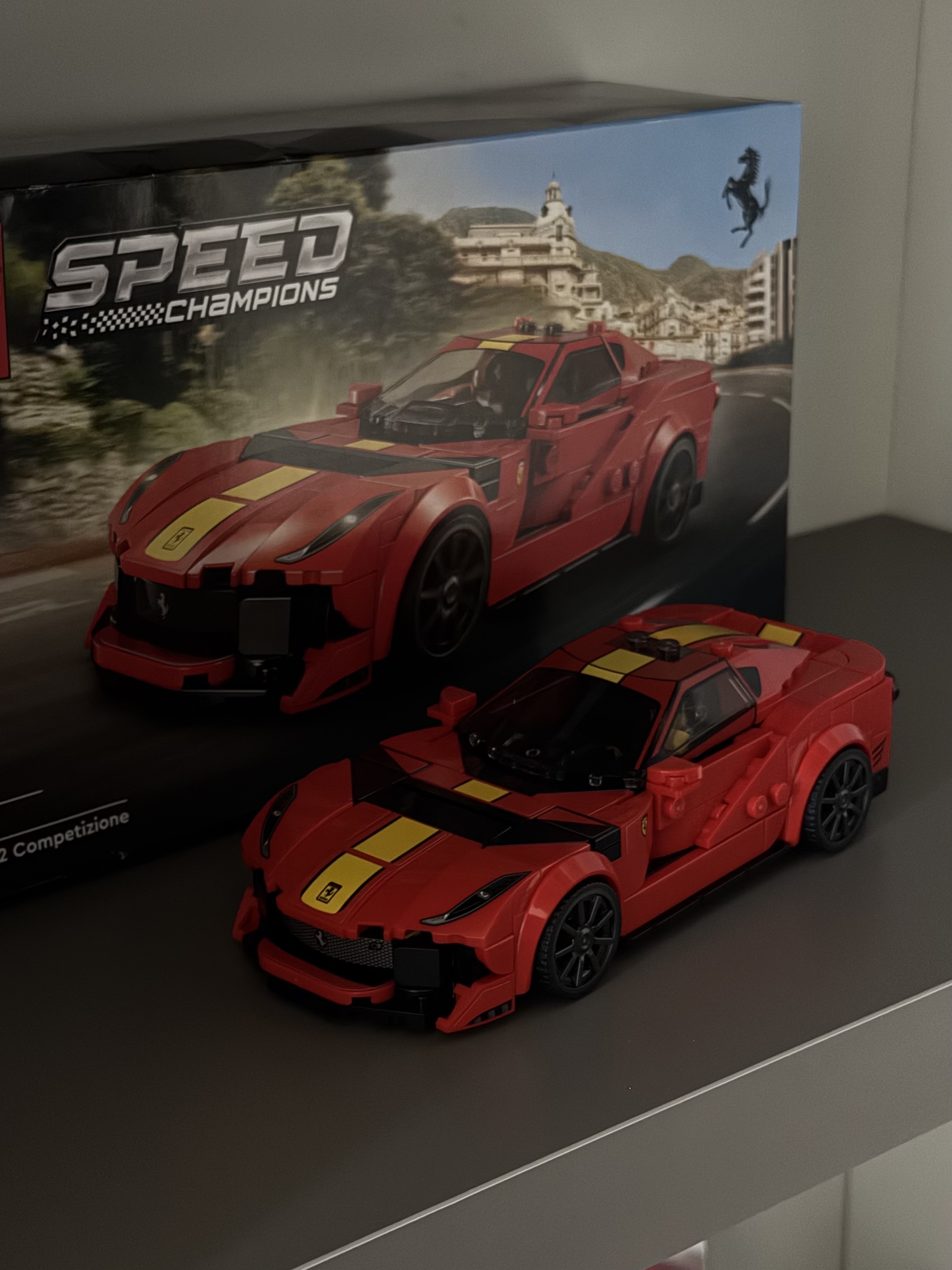 Lego Ferrari 812 Competizione, F1 The Album Vinyl Gold 착용 스타일 - 1