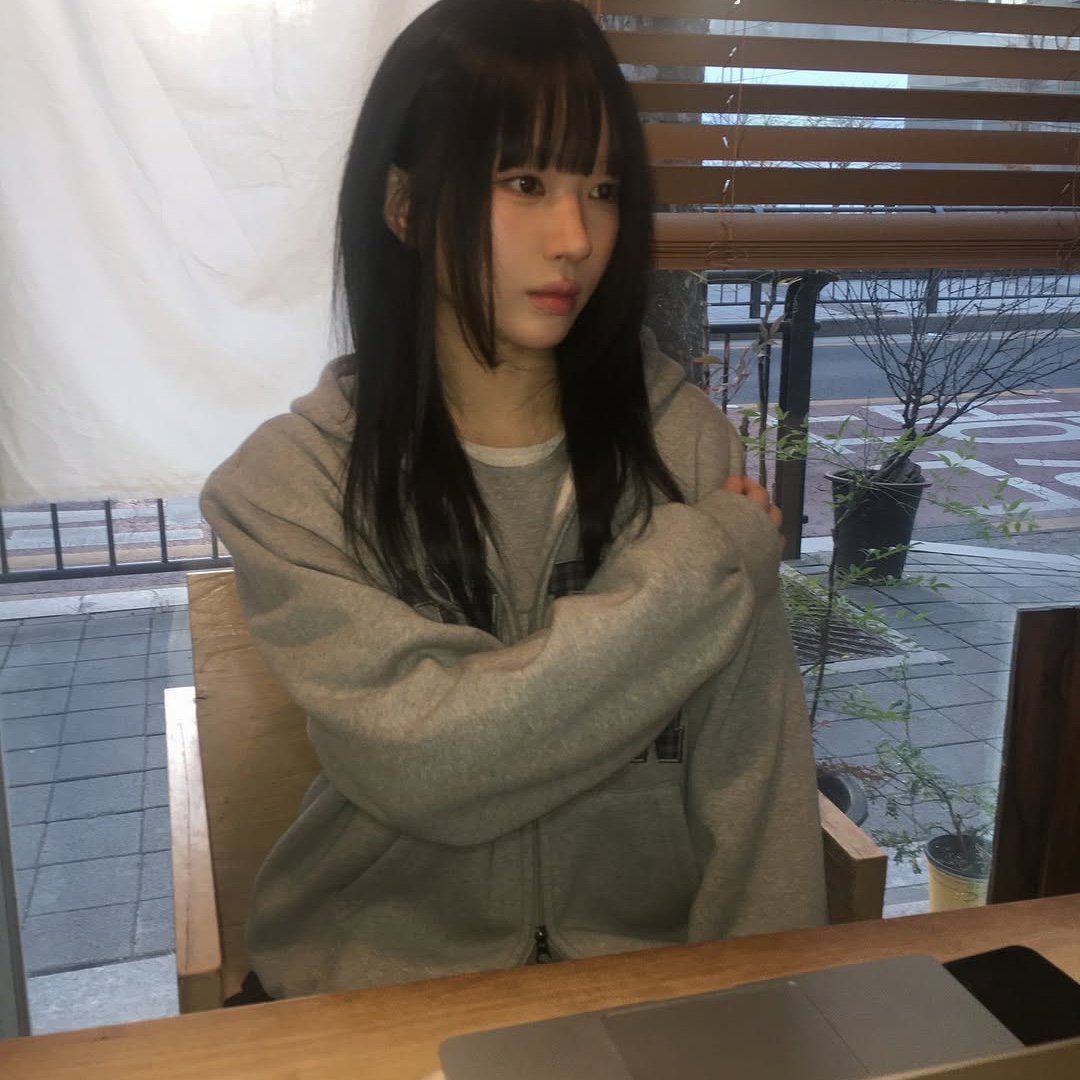 SLOW RECORD HOUSE Moment Zip-Up Hoodie Check 착용 스타일 - 2