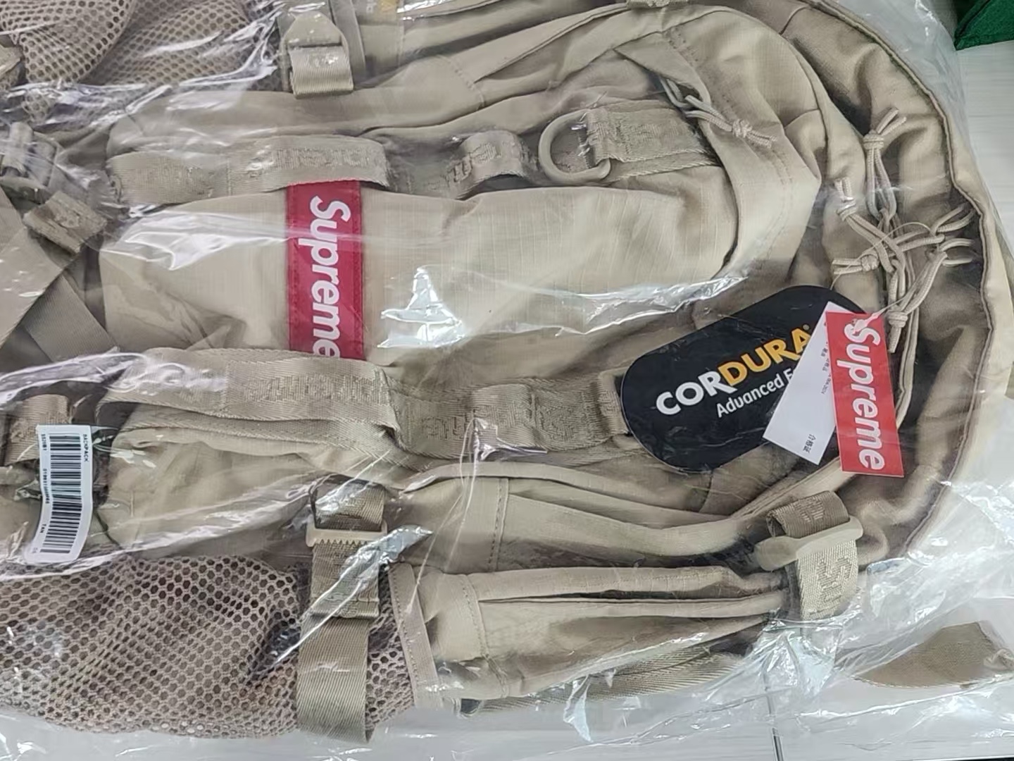 Supreme Backpack Tan - 26SS, Supreme Small Box Shirt Light Blue - 26SS 착용 스타일 - 1