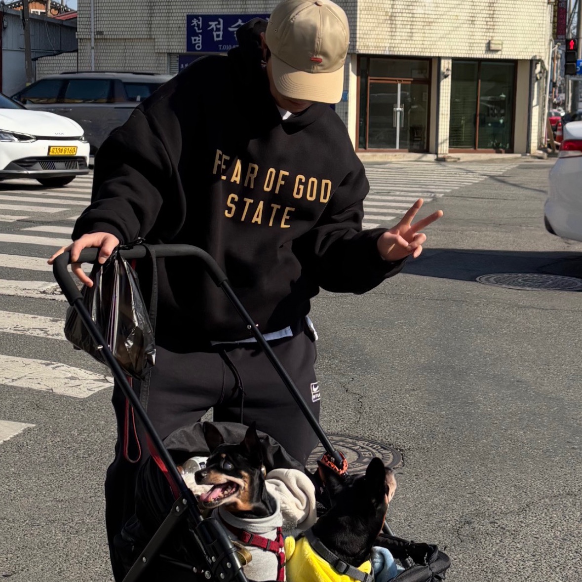 Essentials Fleece State Hoodie Black - 24FW, Supreme Enamel Small Box 6-Panel Khaki - 24FW 착용 스타일