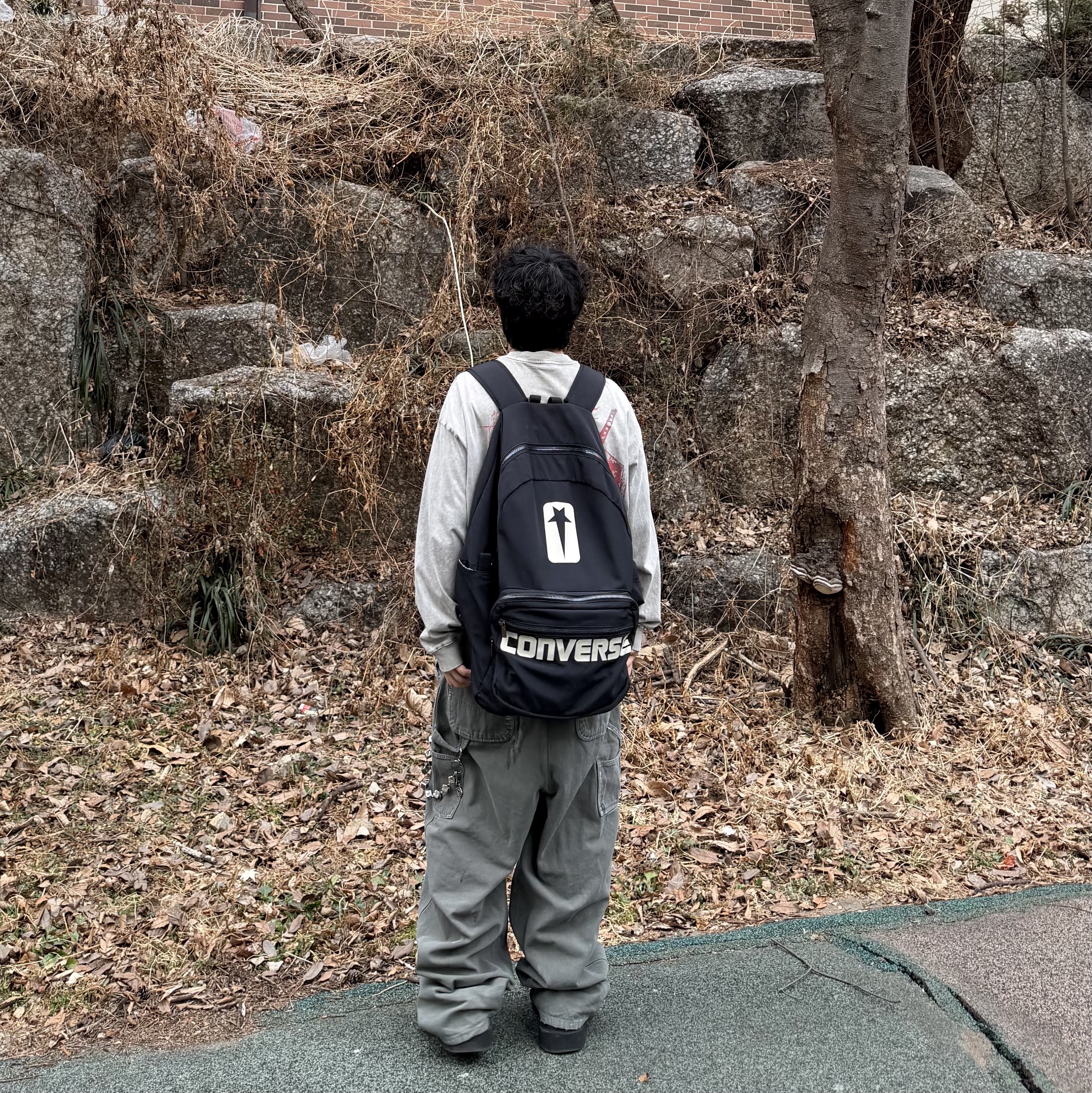 Converse x Drkshdw Oversized Backpack Black, Awende Beheading Asaemon Long Sleeve T-Shirt White 착용 스타일 - 3