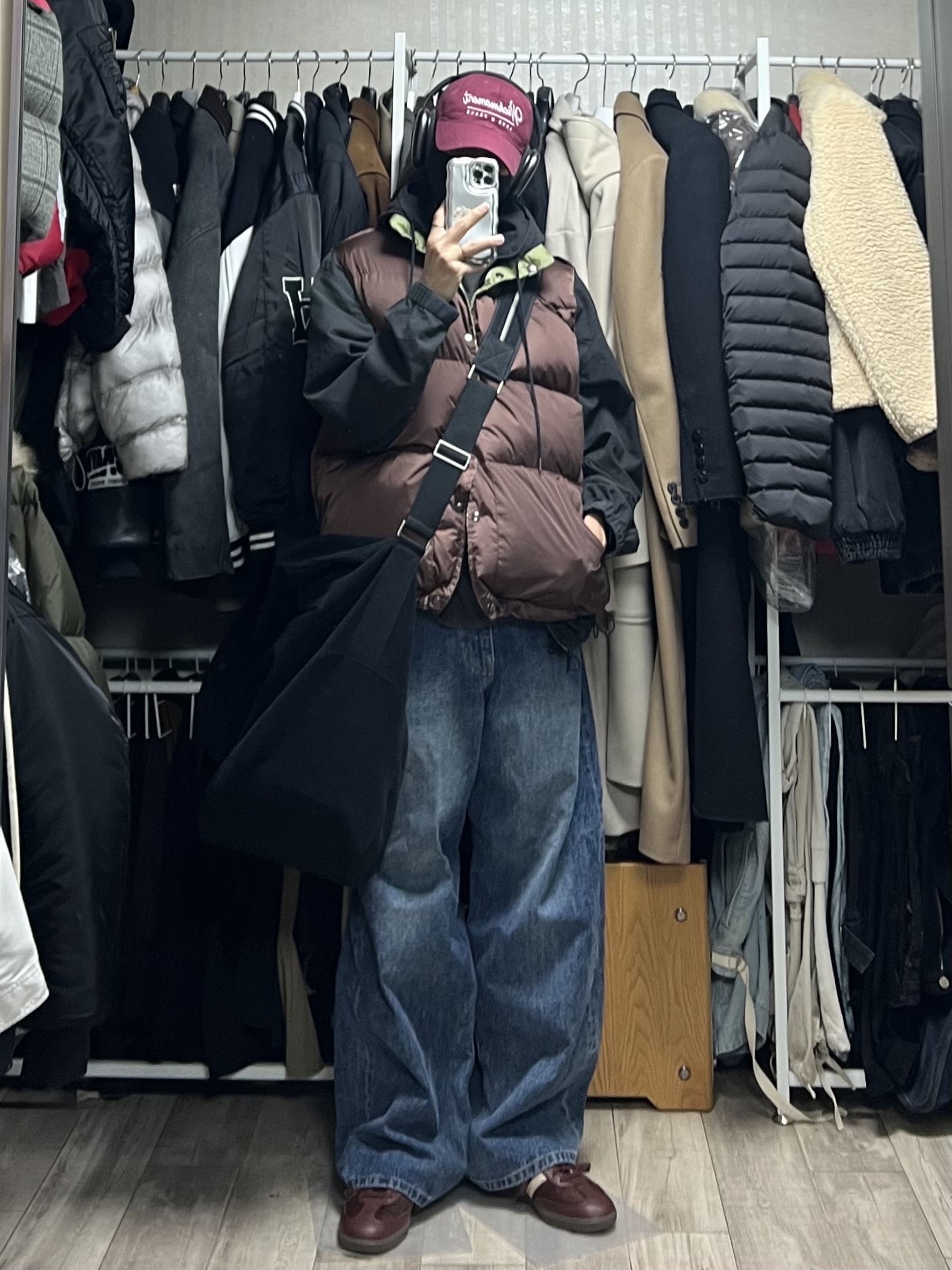 Farfromwhat Far Parachute Big Bag Black, Hatchingroom Wide Curve Jeans Washed Blue 착용 스타일