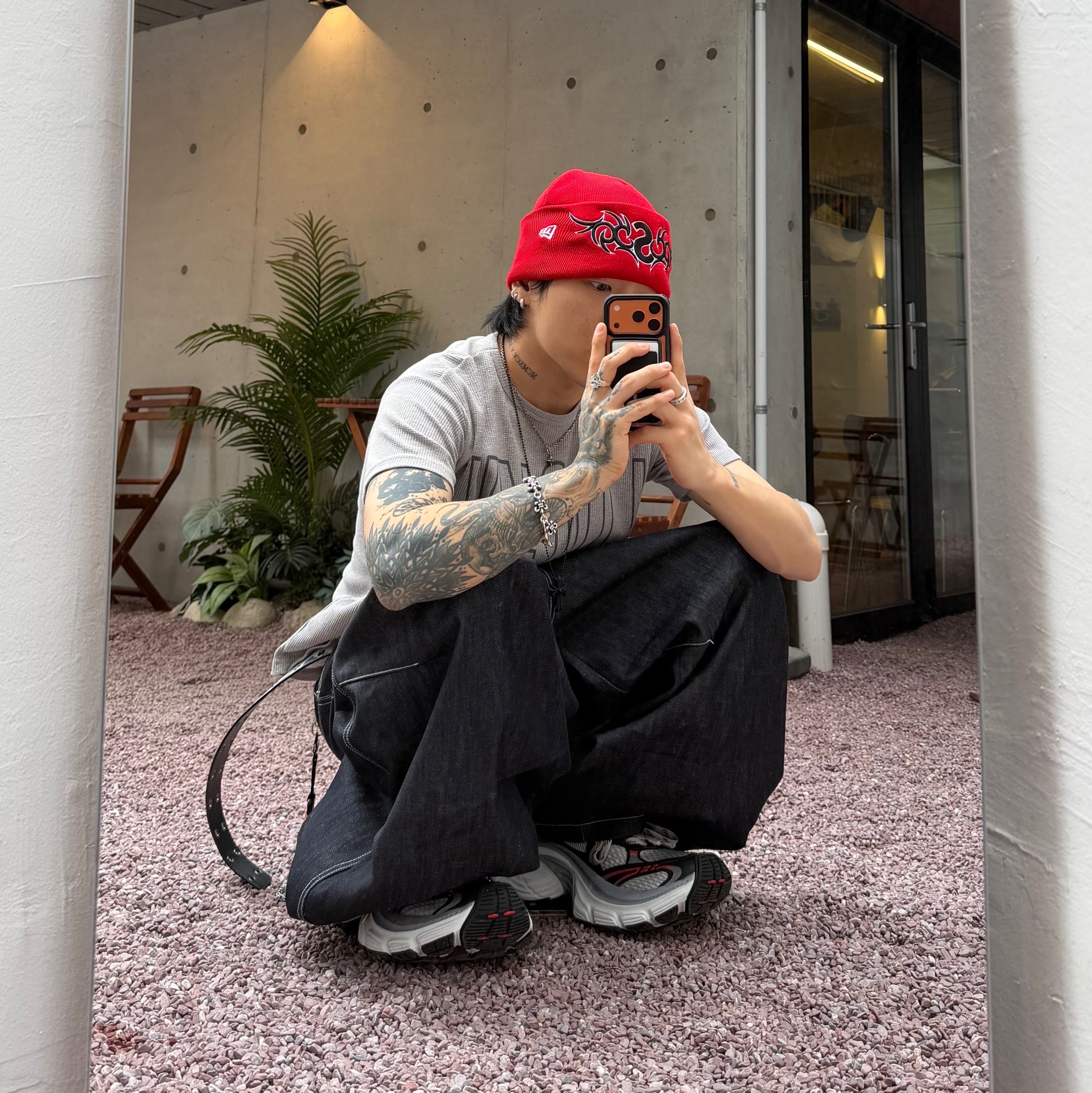 Balenciaga 10XL Sneakers Grey White Red, Supreme New Era Tribal S Logo Beanie Red - 25FW 착용 스타일