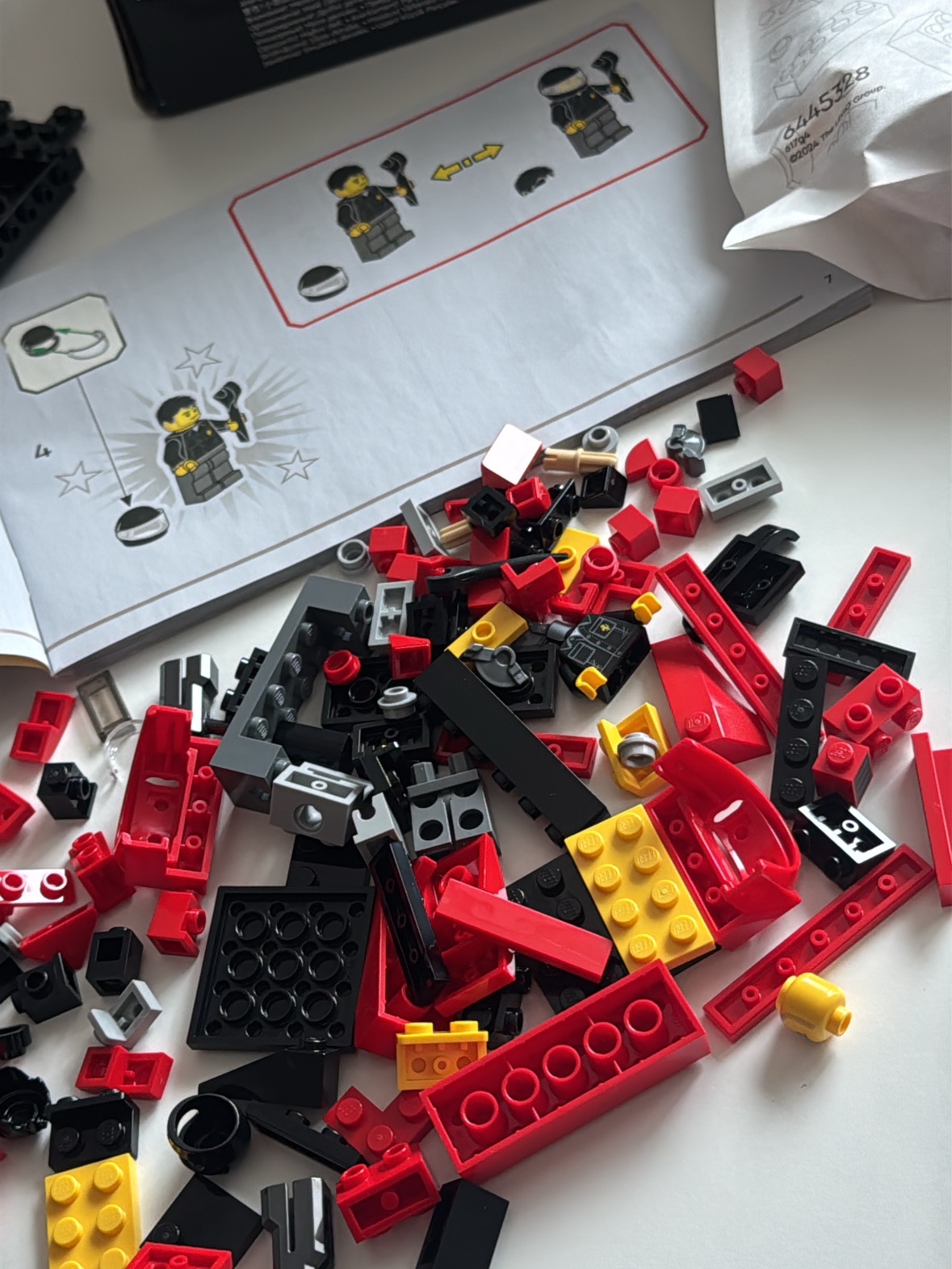 Lego Ferrari 812 Competizione, F1 The Album Vinyl Gold 착용 스타일 - 3