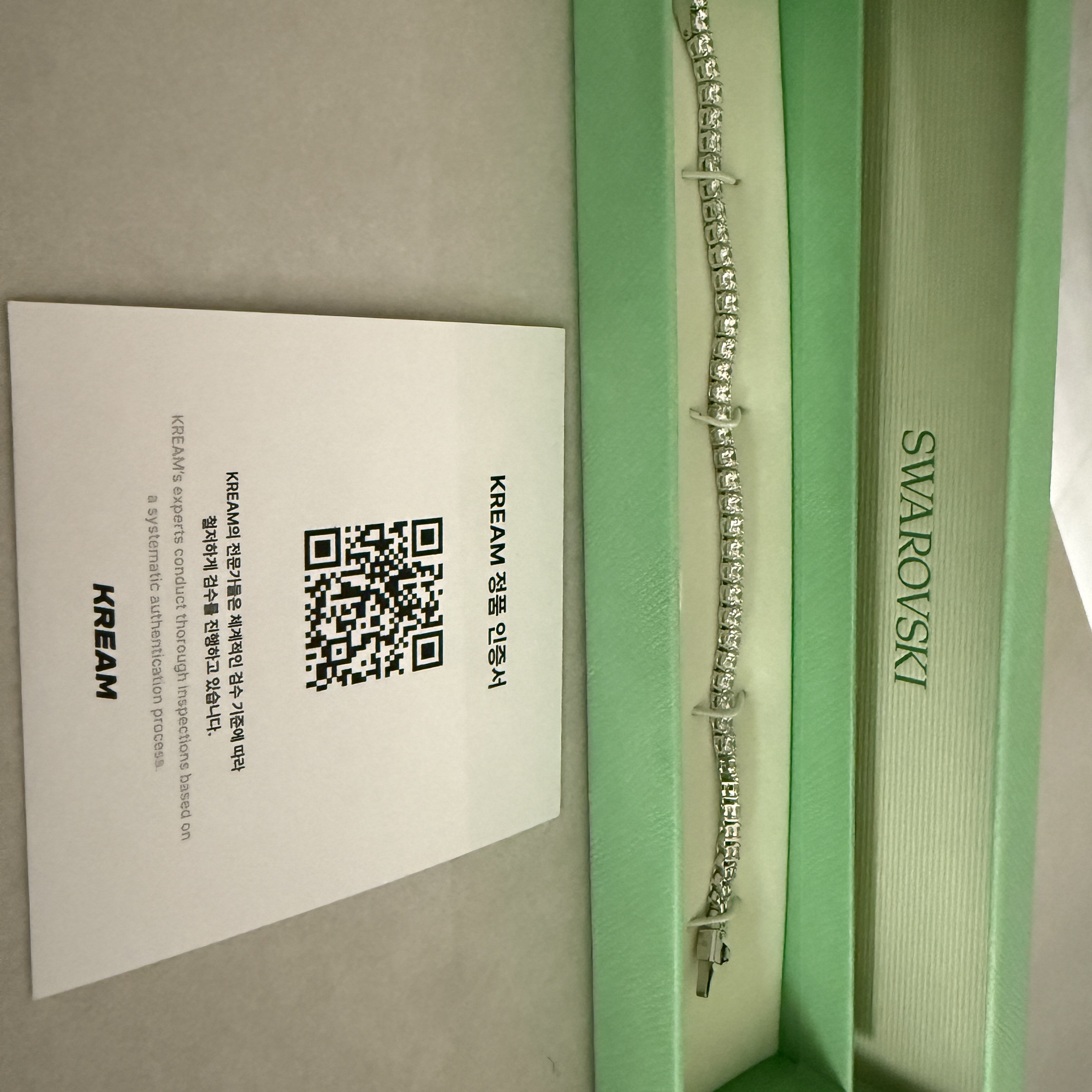 (W) Swarovski Matrix Tennis Bracelet White Rhodium Plated 착용 스타일