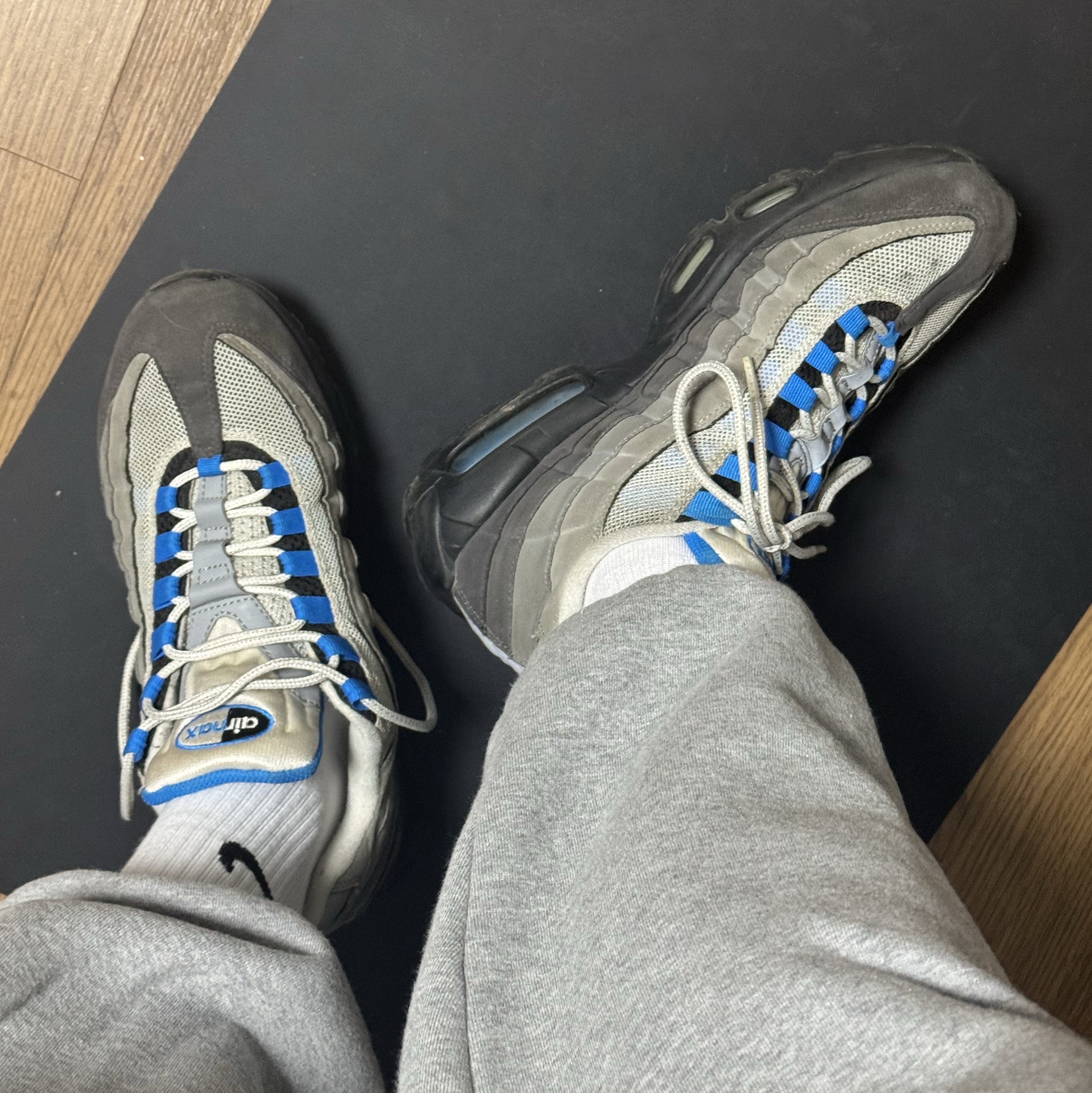 Nike Air Max 95 OG Crystal Blue, Nike Air Max 95 Big Bubble Seongsu Photon Dust Metallic Silver 착용 스타일