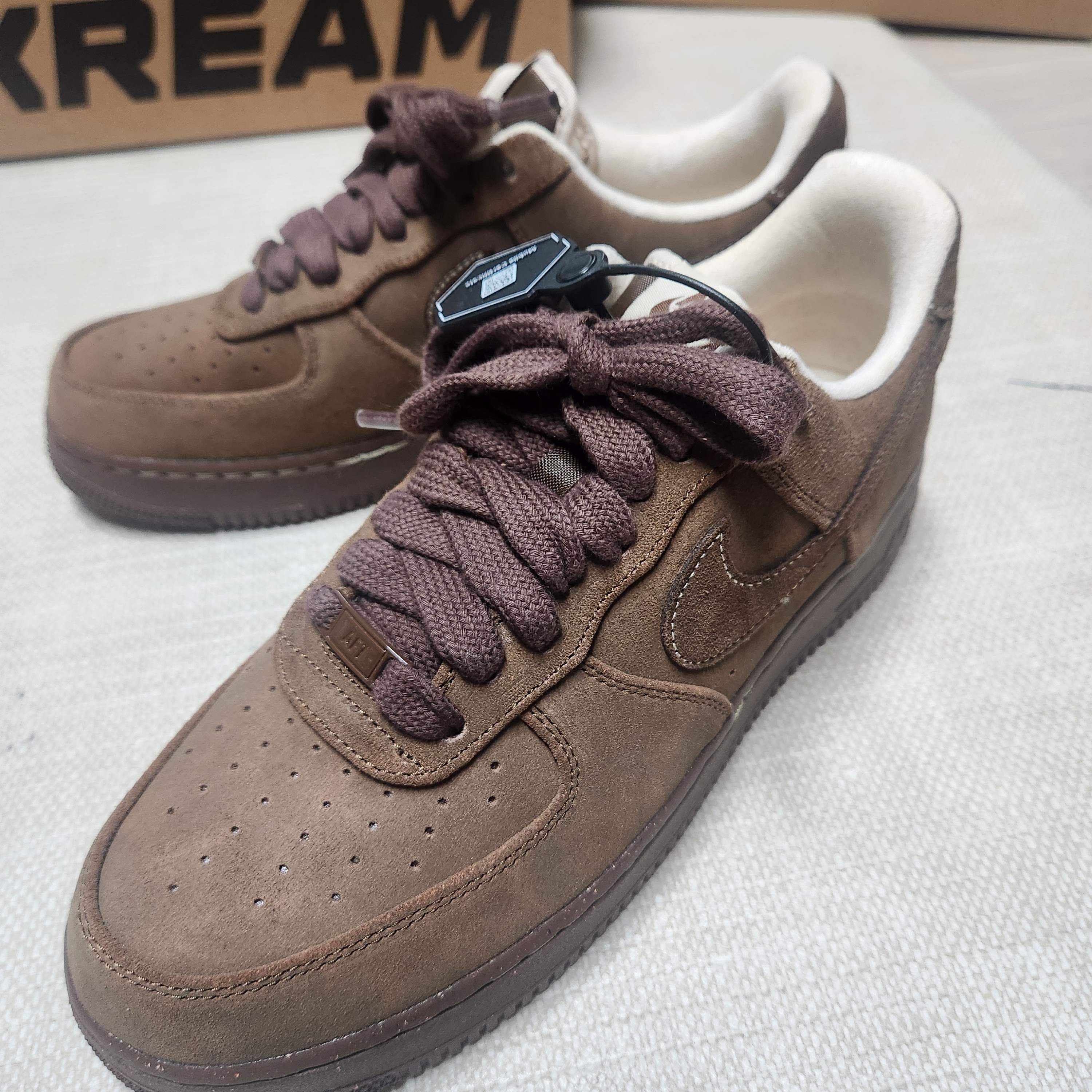 (W) Nike Air Force 1 '07 Cacao Wow 착용 스타일 - 1