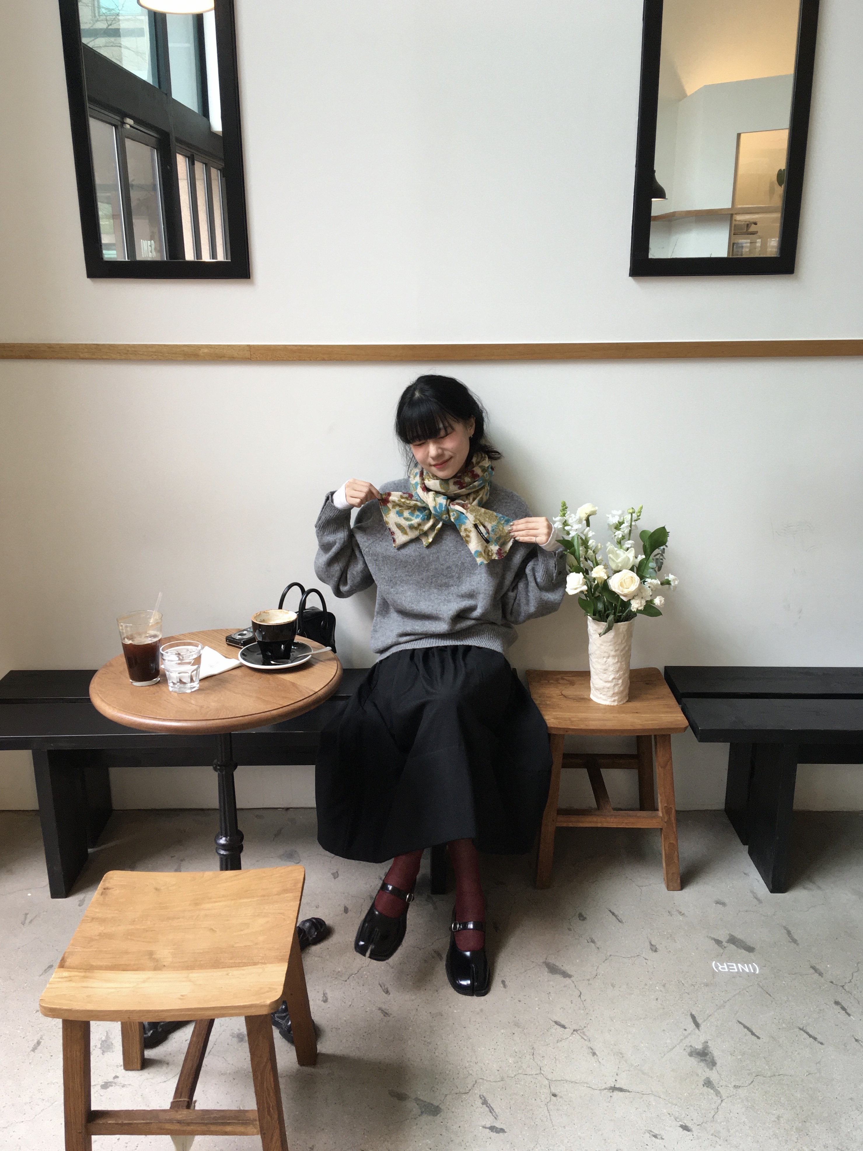 Knitted Shaggy Dog Wool 100% Round Knit Grey 착용 스타일 - 2