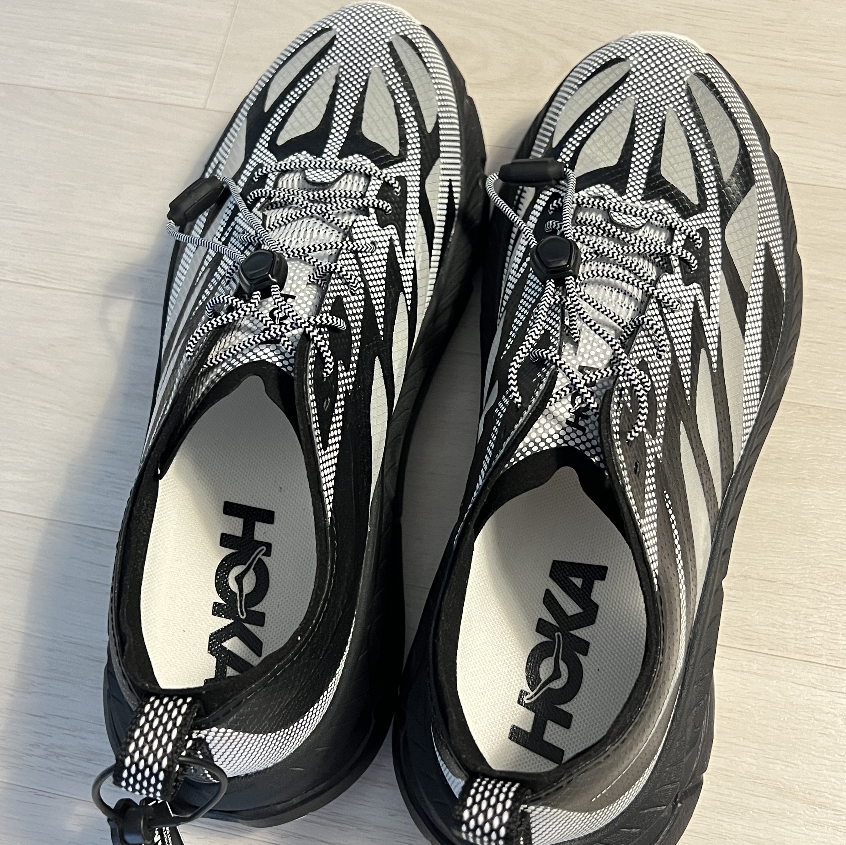 Hoka Mafate Speed 4 Lite TS Black White 착용 스타일