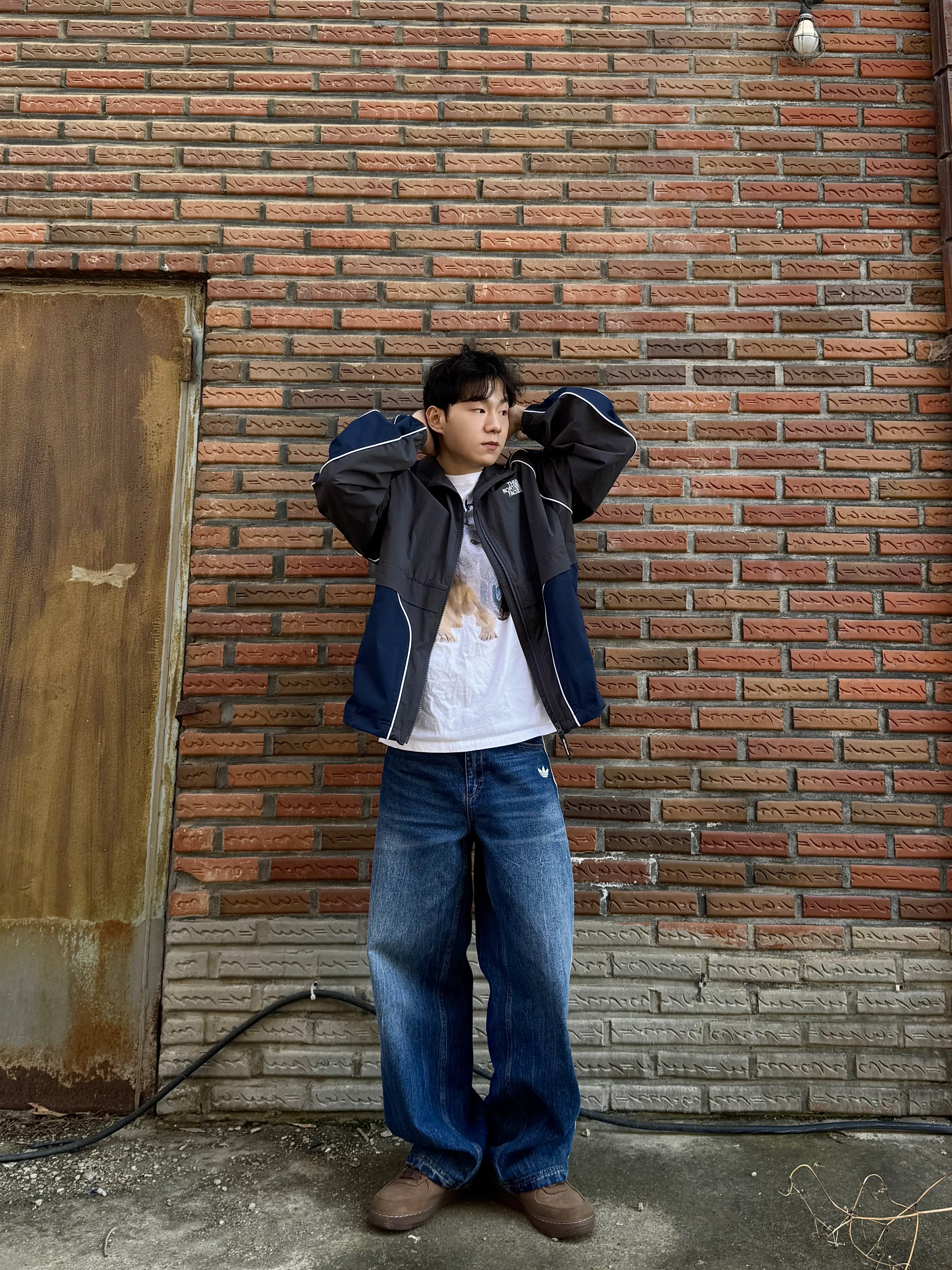The North Face White Label Brio Jacket Dark Charcoal, Suade Huh Tee White 착용 스타일 - 3