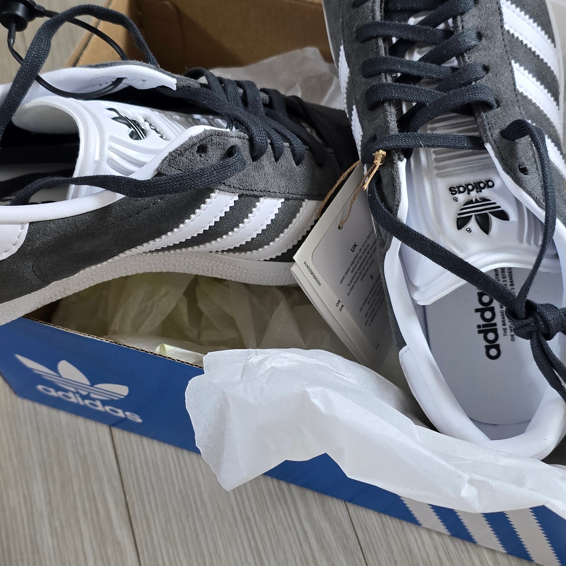 Adidas Gazelle Solid Grey 착용 스타일 - 1