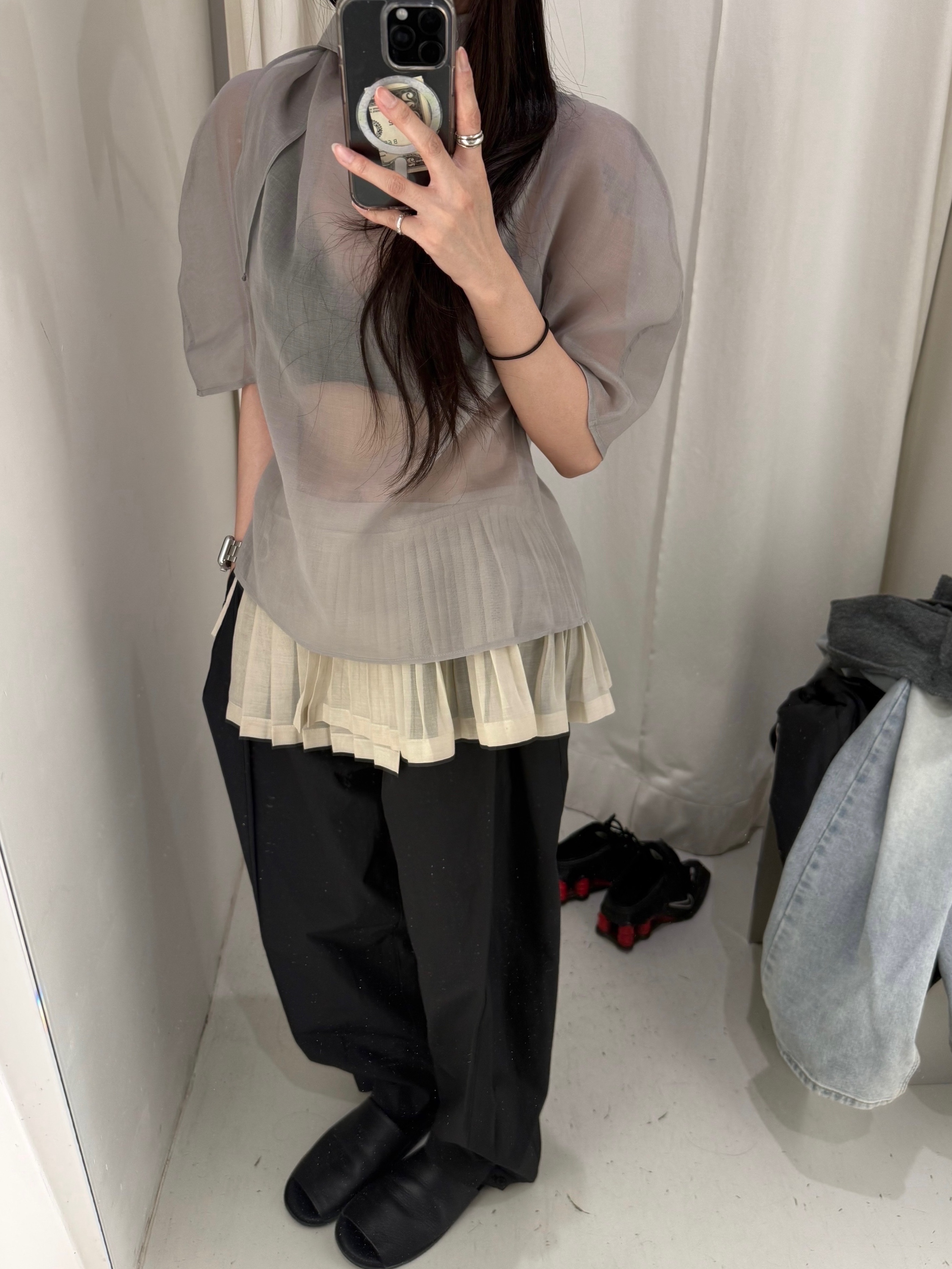 Amomento Women Knotted Collar Top Grey - 26SS 착용 스타일 - 1