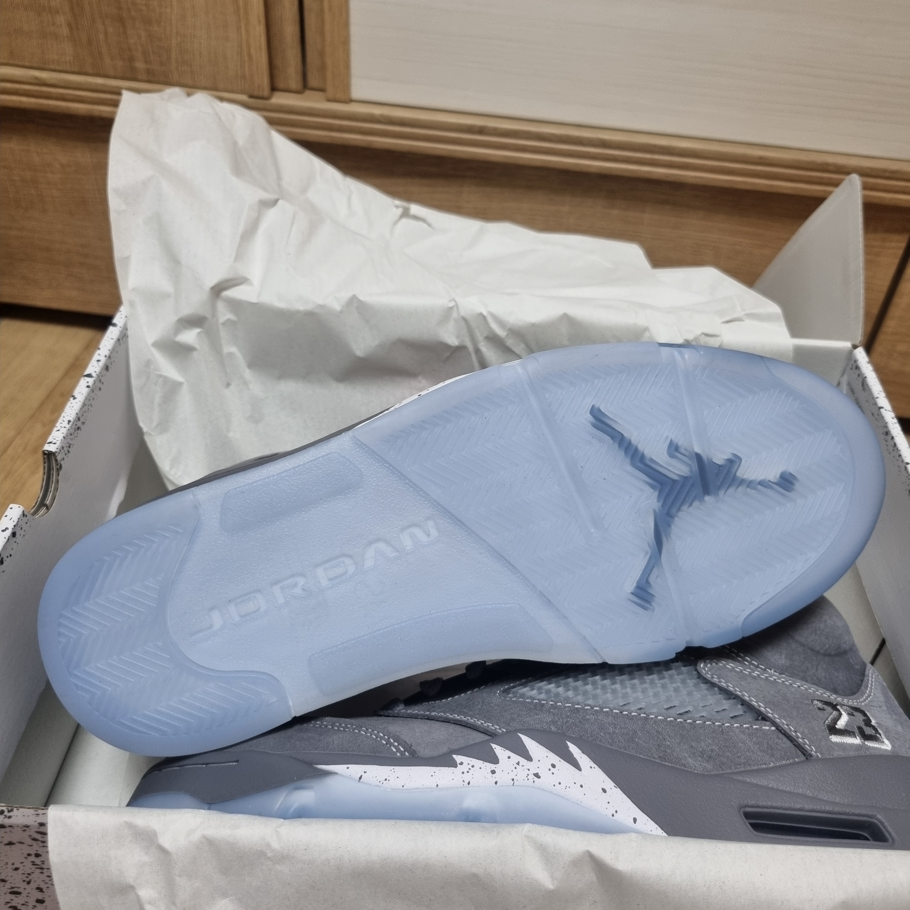Jordan 5 Retro Light Graphite and Wolf Grey 착용 스타일 - 4