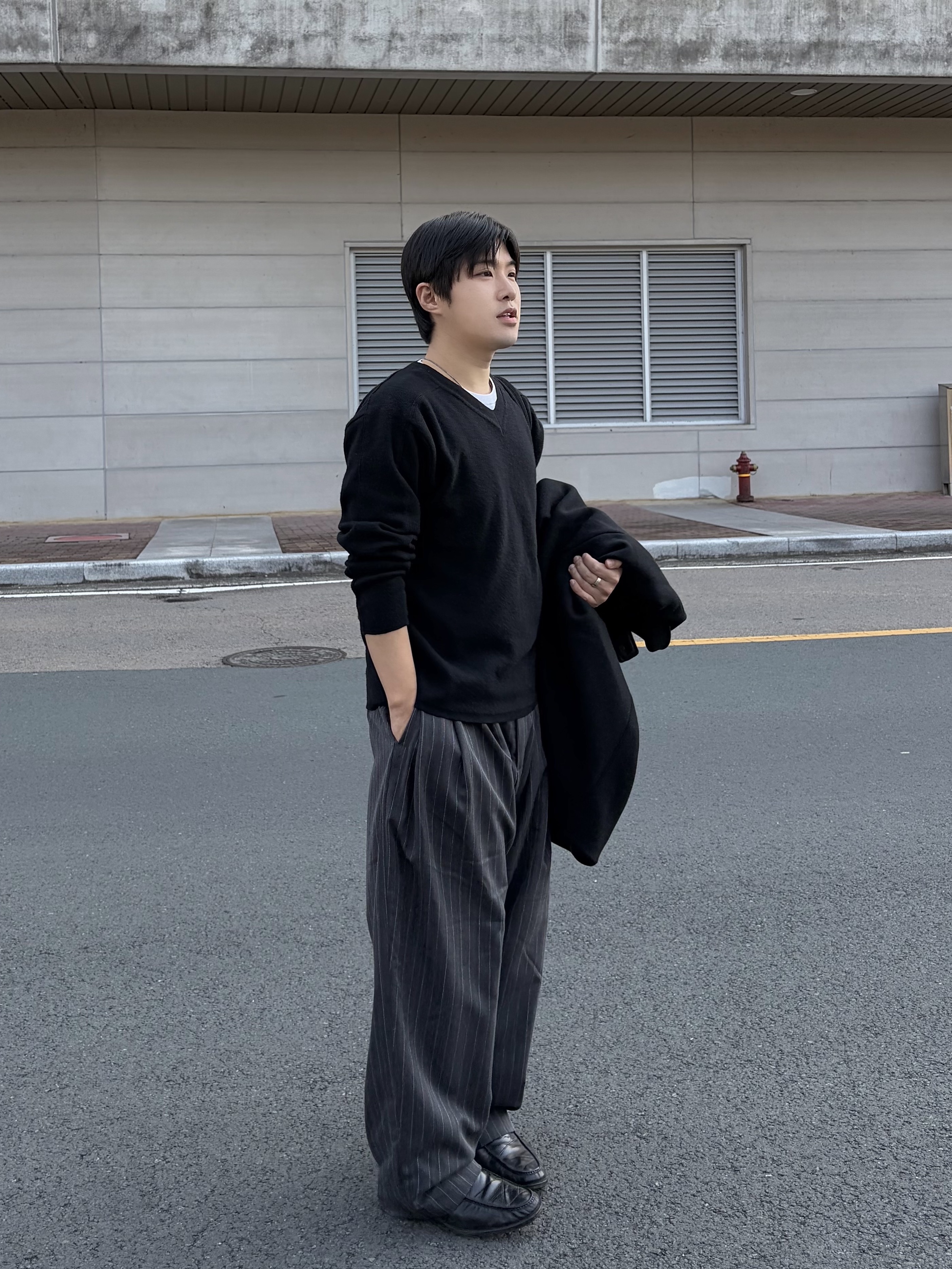 noun Wide Tapered Pants Stripe Charcoal 착용 스타일 - 2
