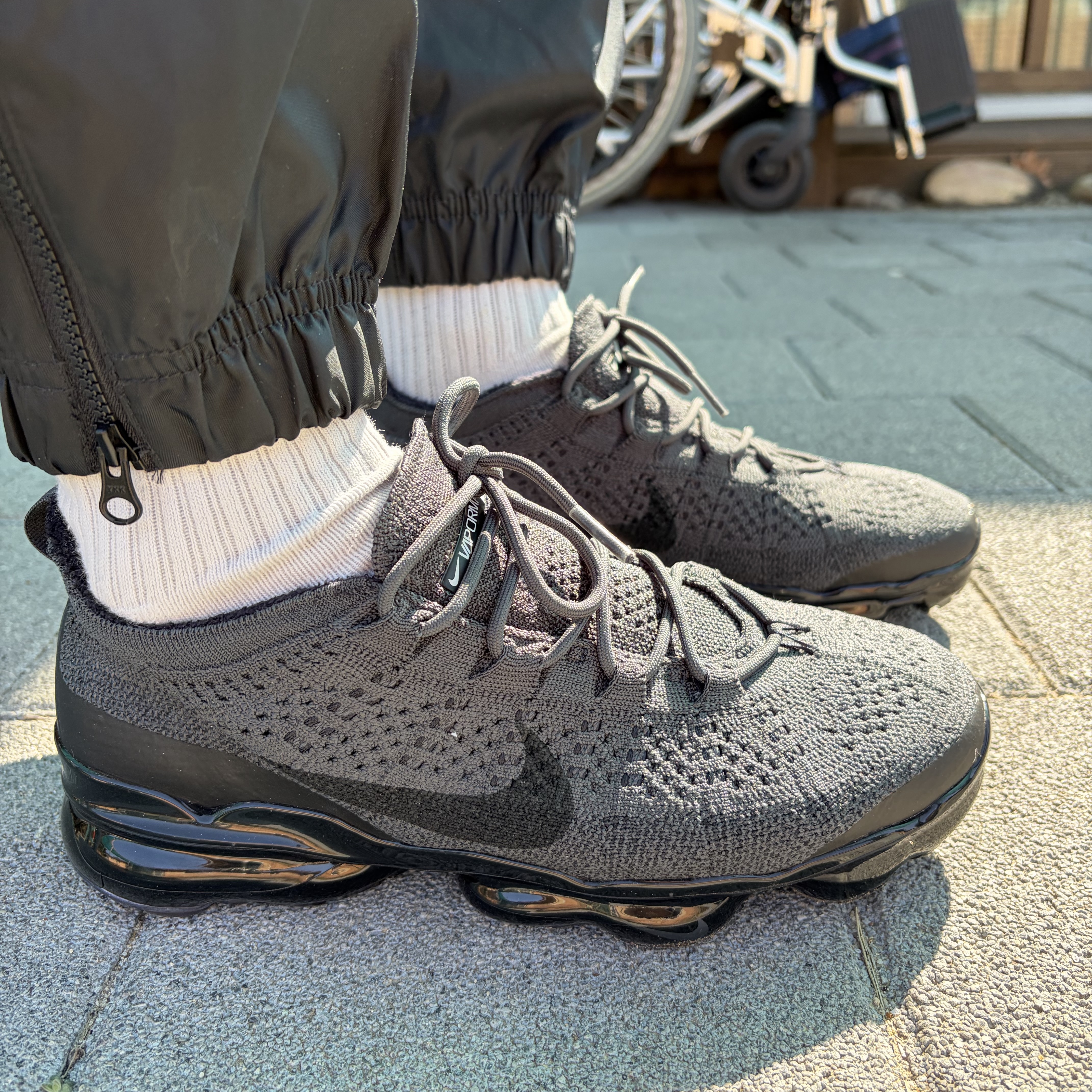 Nike Air Vapormax 2023 Flyknit Anthracite Black 착용 스타일 - 1