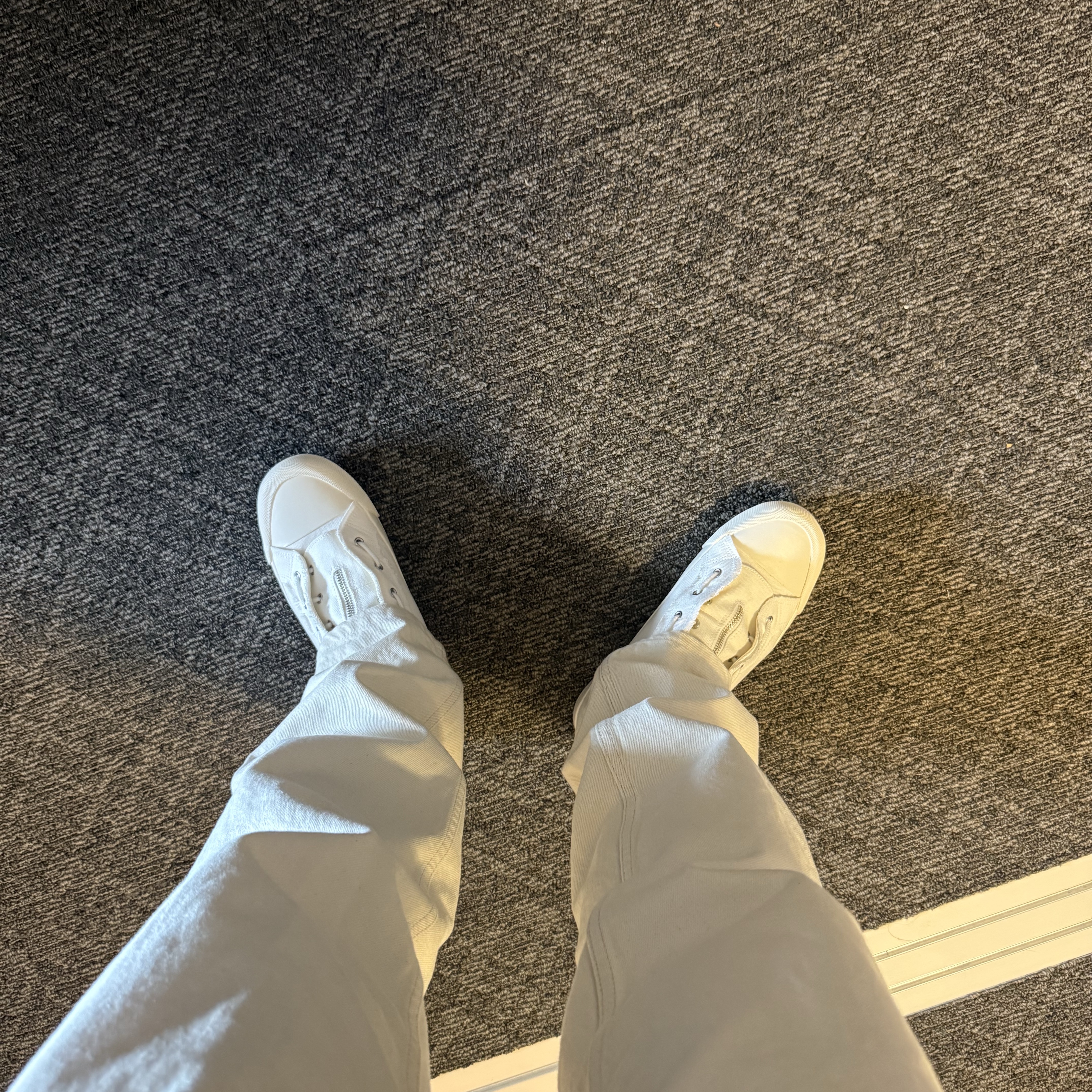 GU x Undercover High-Top Sneakers Off White, GU Sweat T-Shirt Dark Green 착용 스타일 - 1