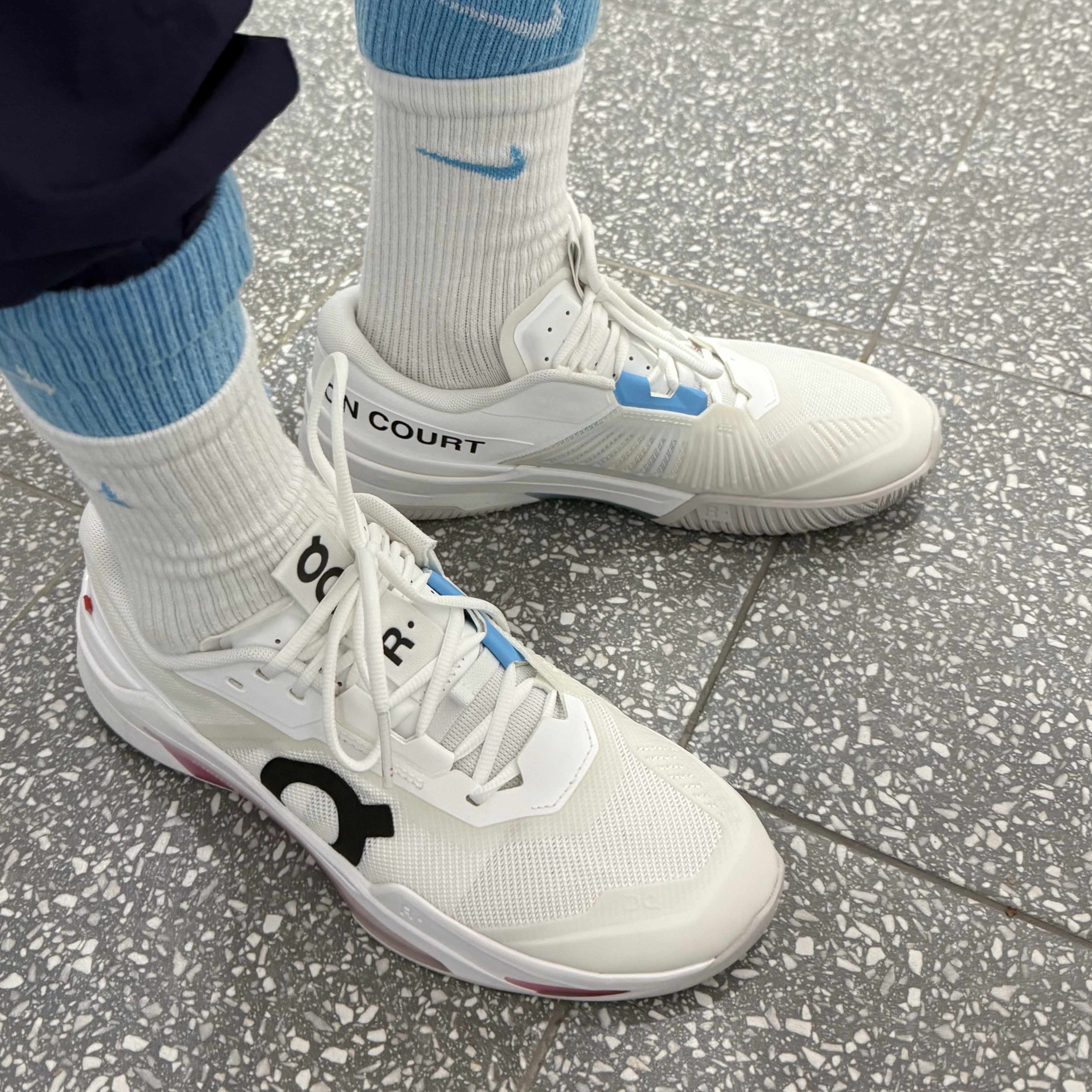 On Running The Roger Pro Fire White Pink 착용 스타일 - 1