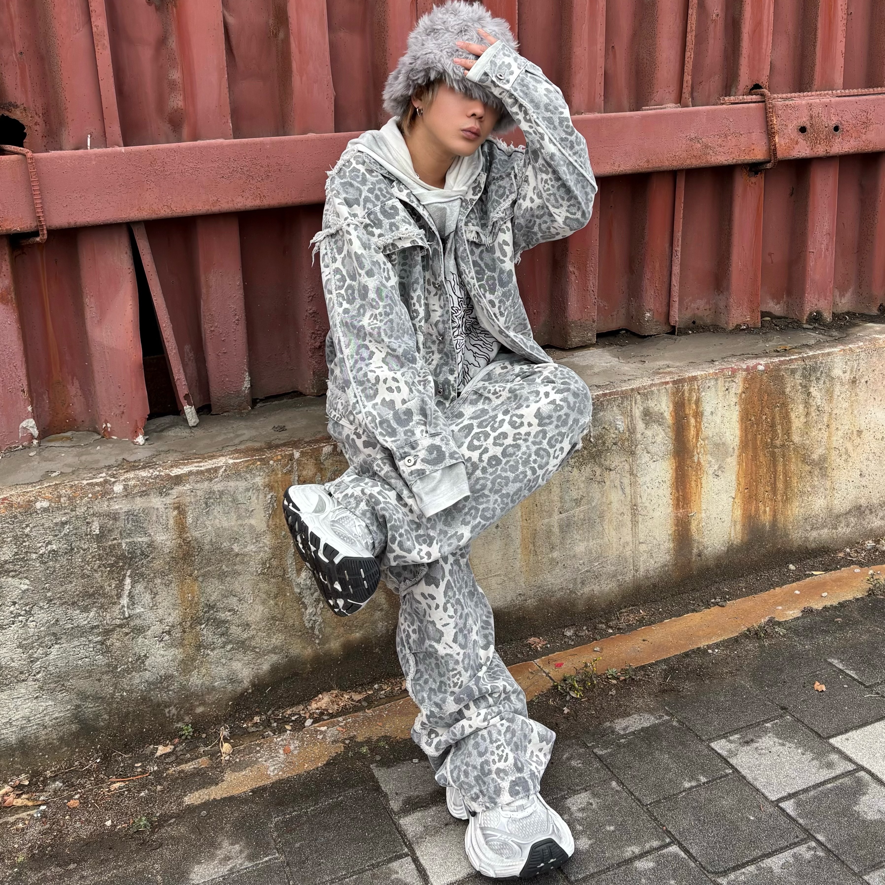 Balenciaga 10XL Sneakers White Grey Silver Black 착용 스타일 - 1