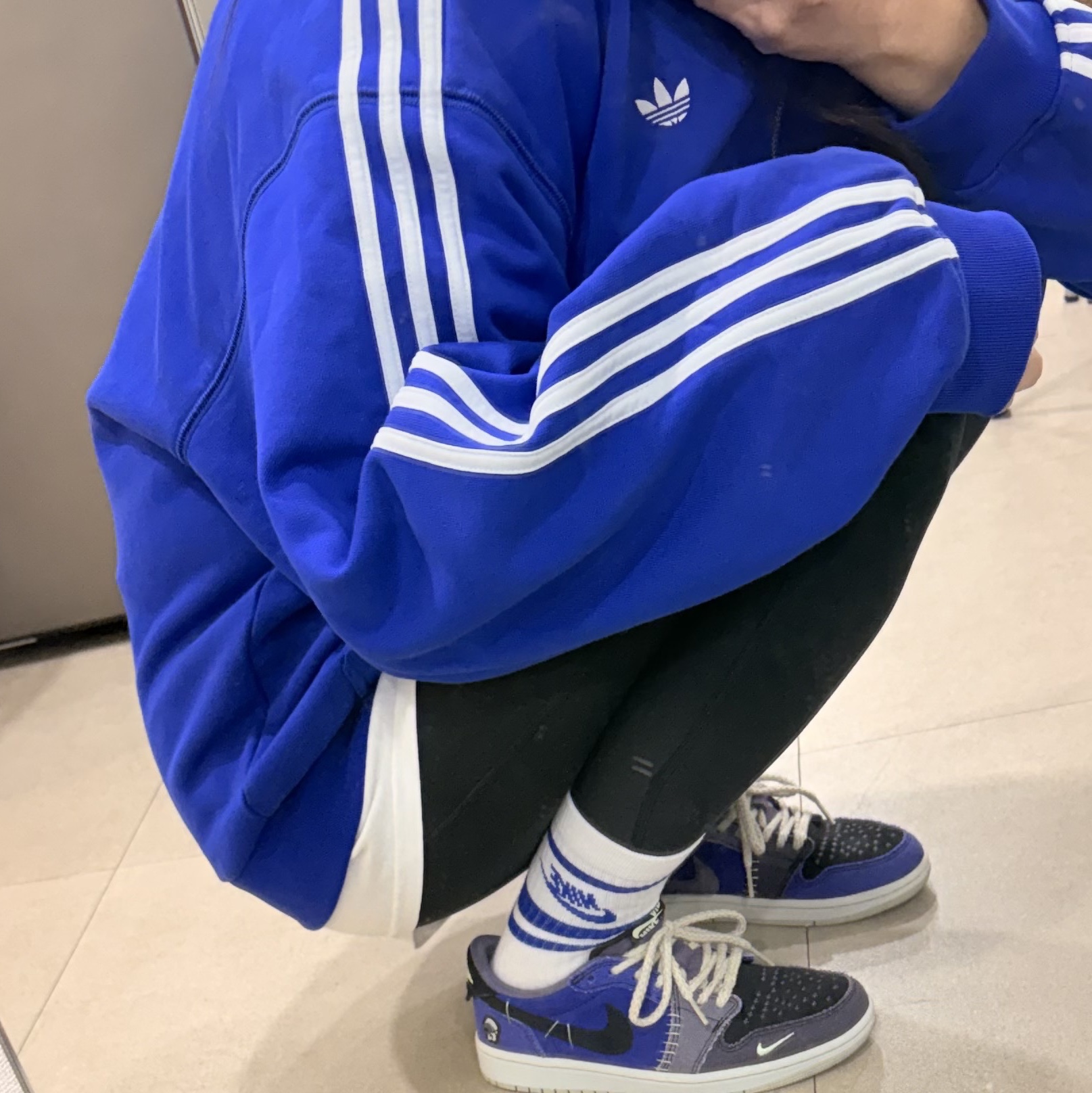 Adidas 3-Stripes Full-Zip Hoodie Royal Blue White - KR Sizing, Jordan 1 x Zion Williamson Retro Low OG Regency Purple and Dark Raisin 착용 스타일 - 1