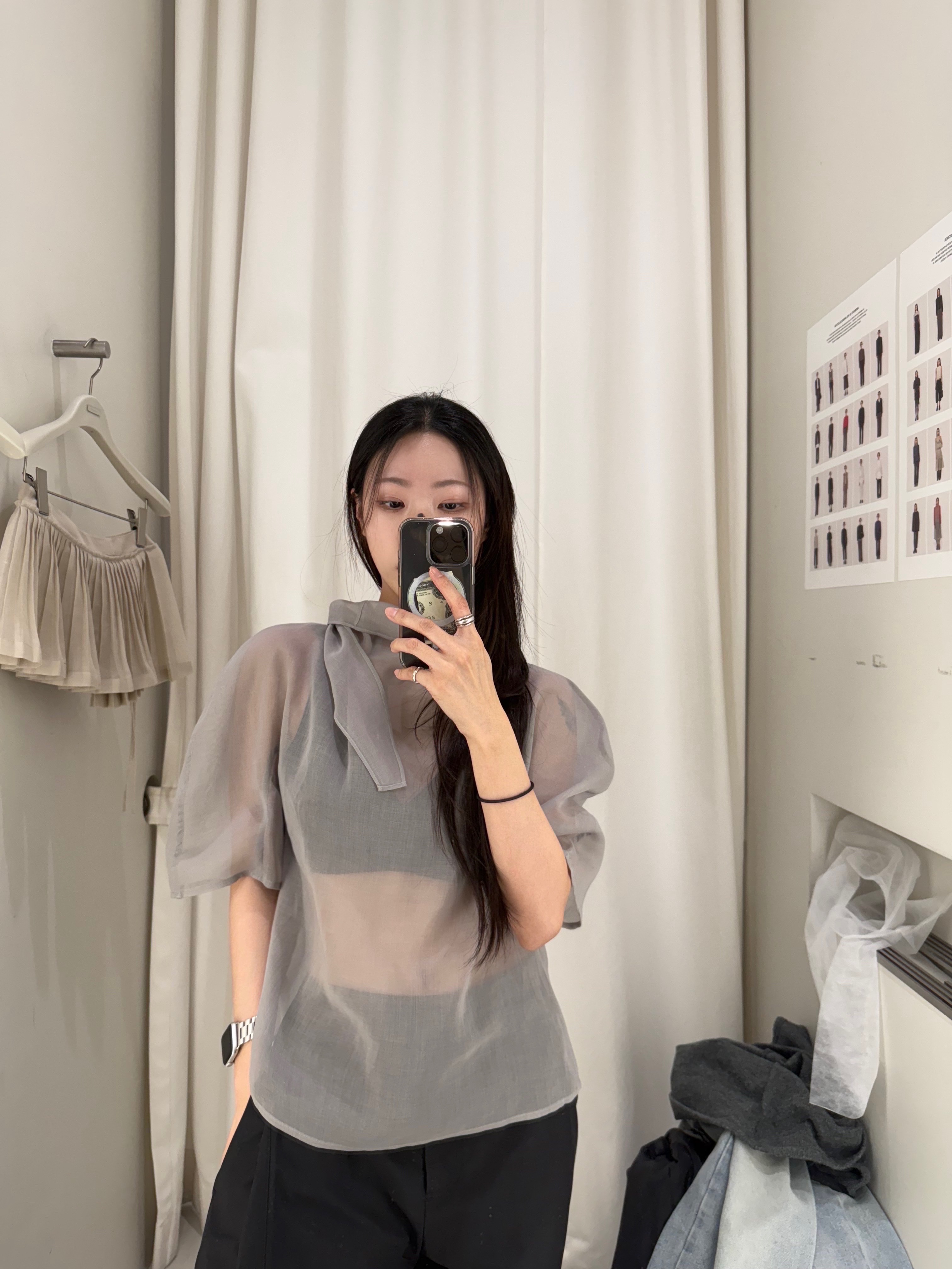 Amomento Women Knotted Collar Top Grey - 26SS 착용 스타일 - 3