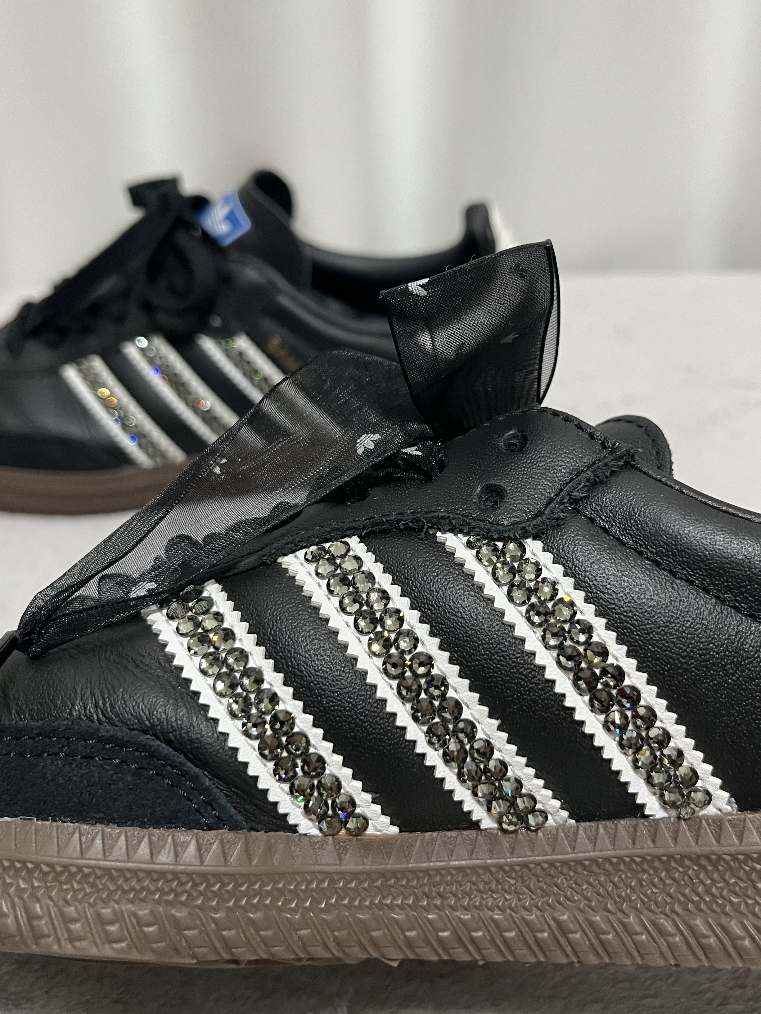 Adidas Samba OG Black White Gum, Adidas Oribbon 2 Lace Black 착용 스타일 - 4