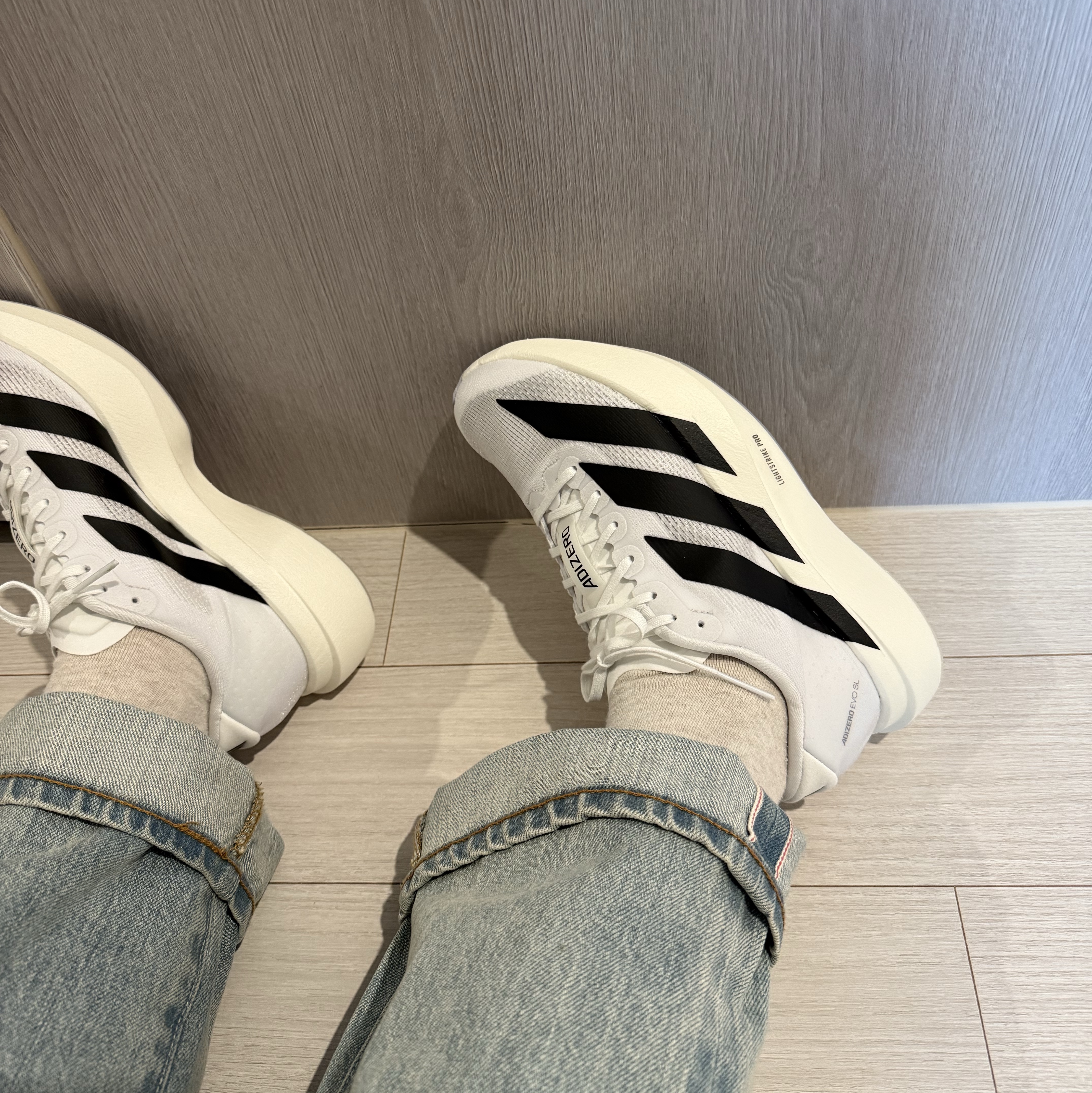 (W) Adidas Adizero EVO SL Cloud White Core Black 착용 스타일 - 2