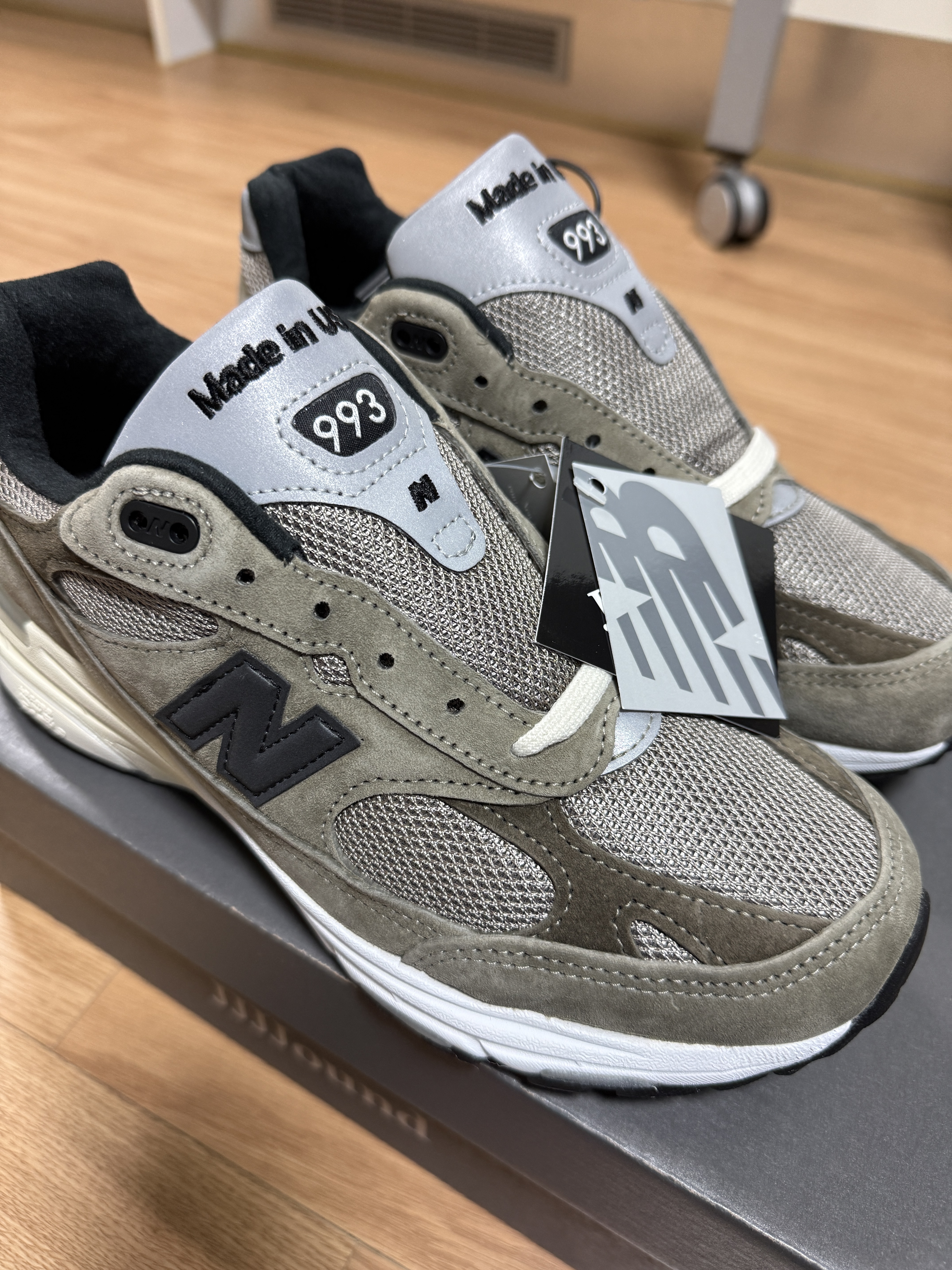New Balance x JJJJound 993 Made in USA Mushroom White 착용 스타일 - 1
