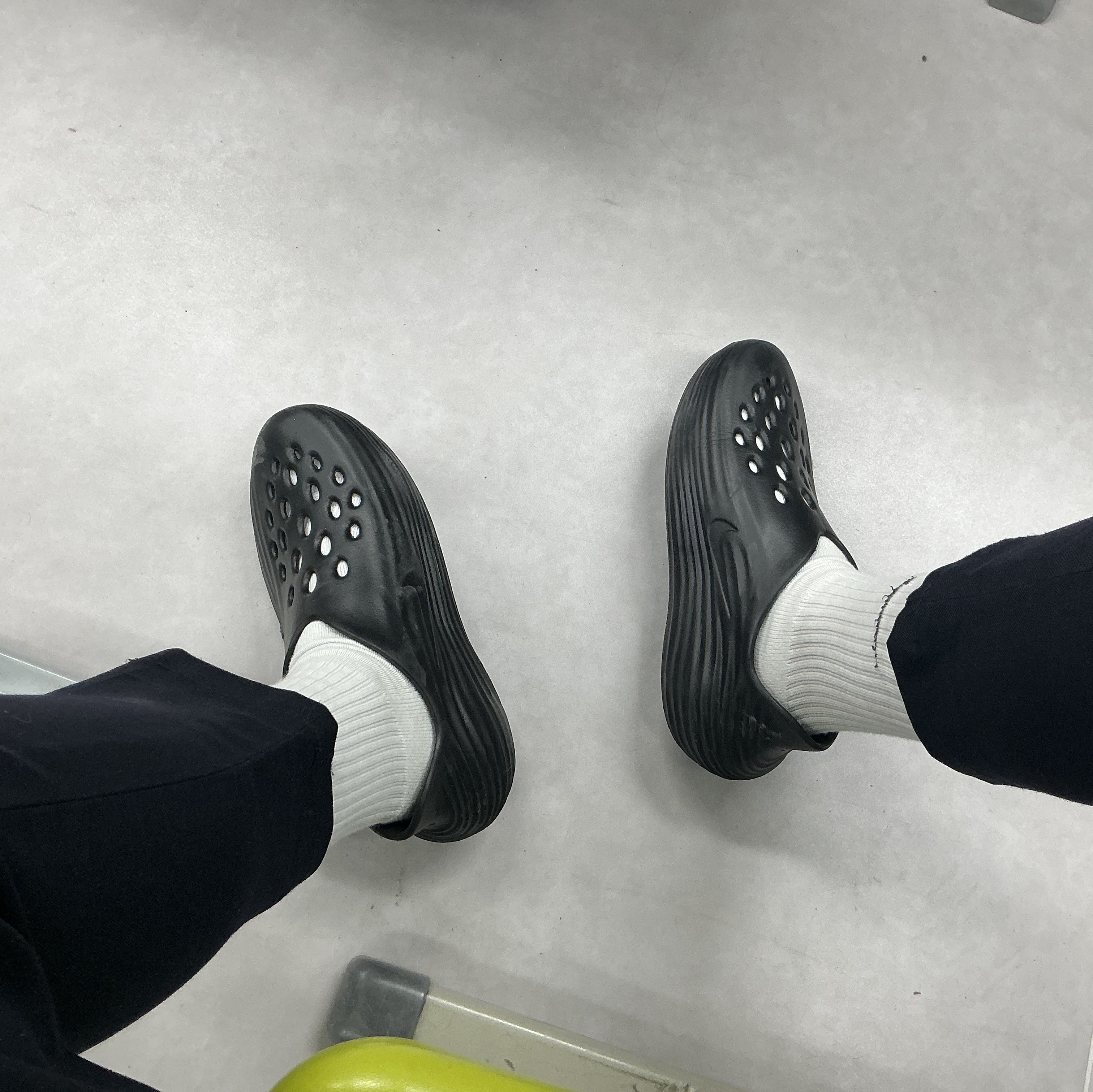 Nike ReactX Rejuven8 Triple Black 착용 스타일