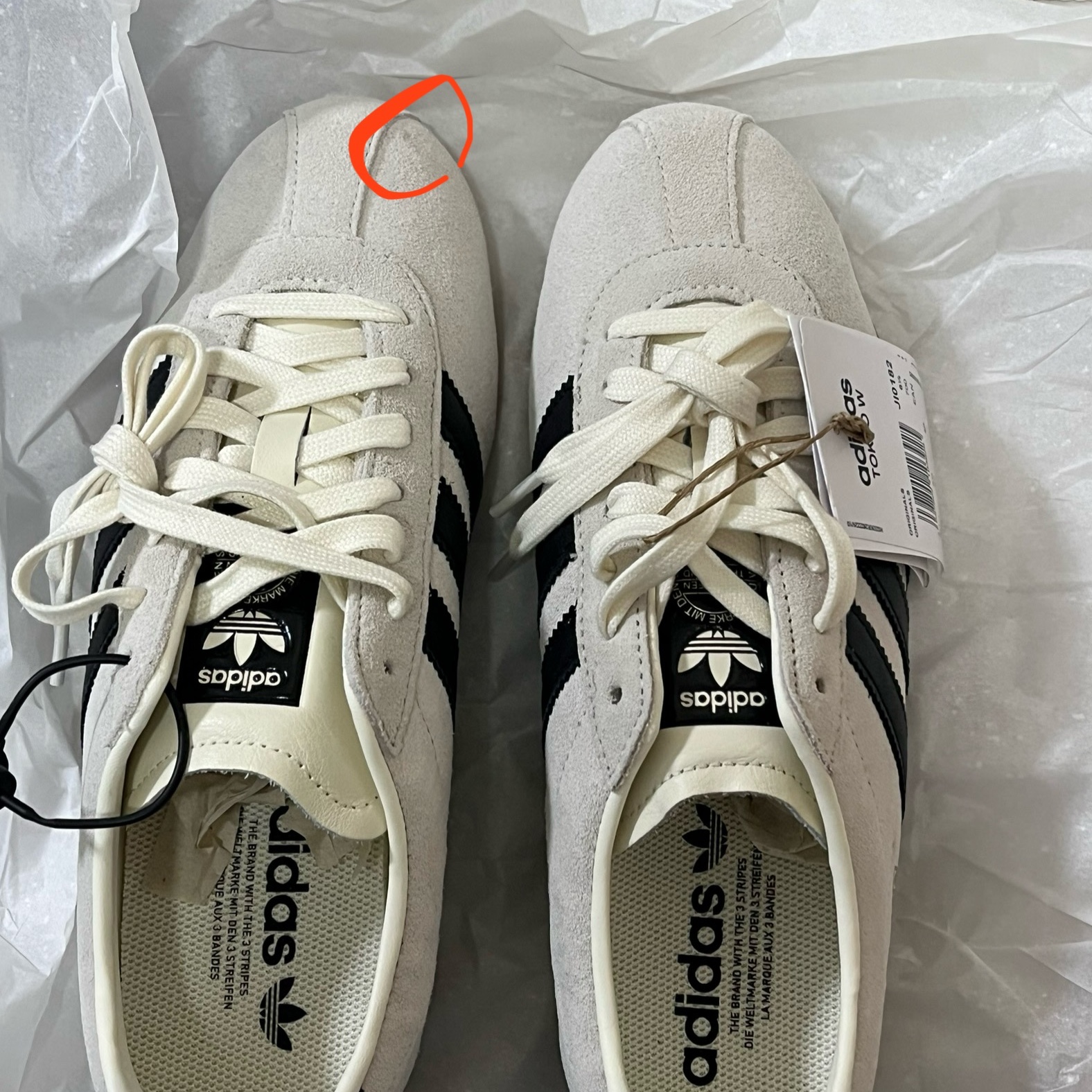 (W) Adidas Tokyo Off White Core Black 착용 스타일 - 1