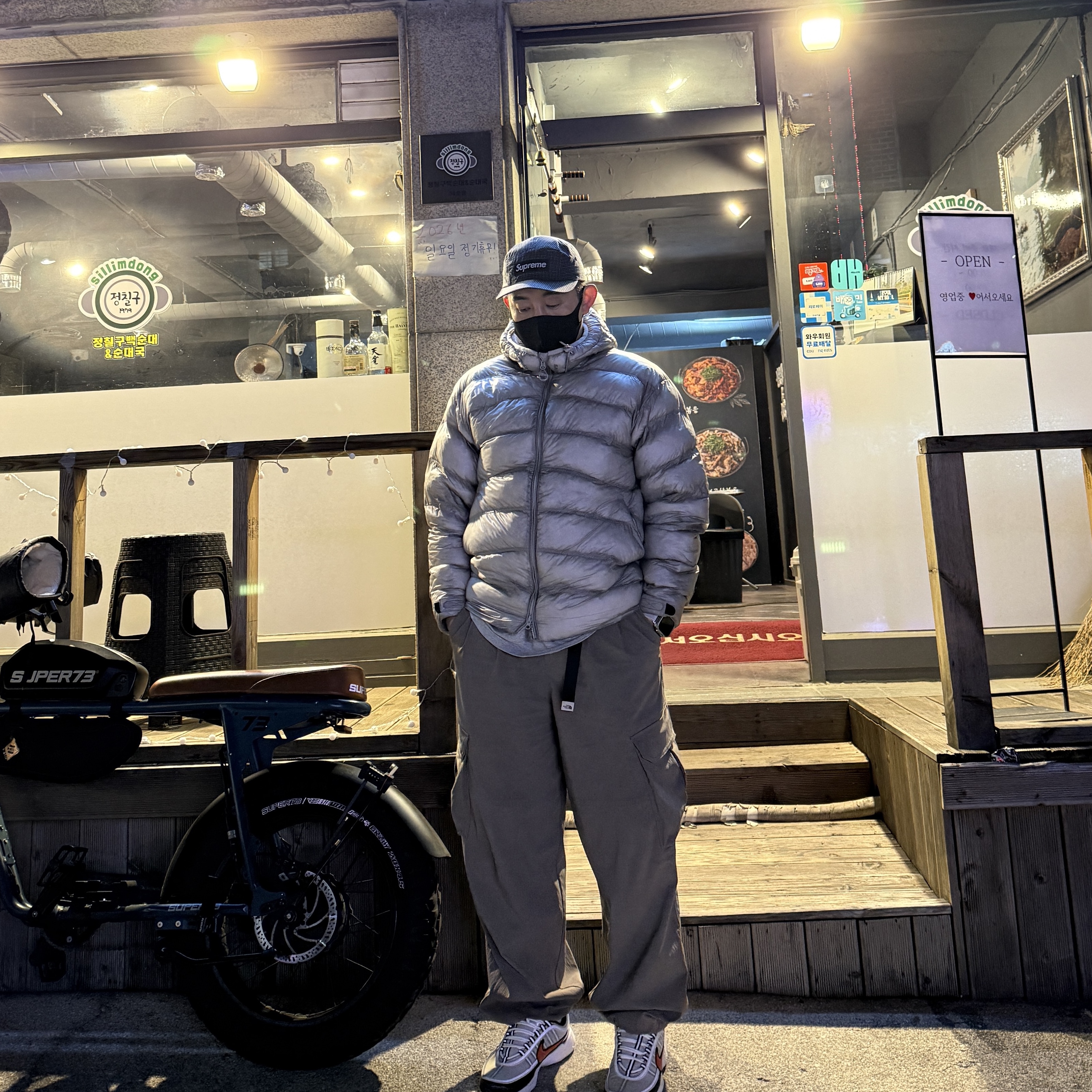 Salomon UNI Cross Insulation Jacket Light Grey 착용 스타일