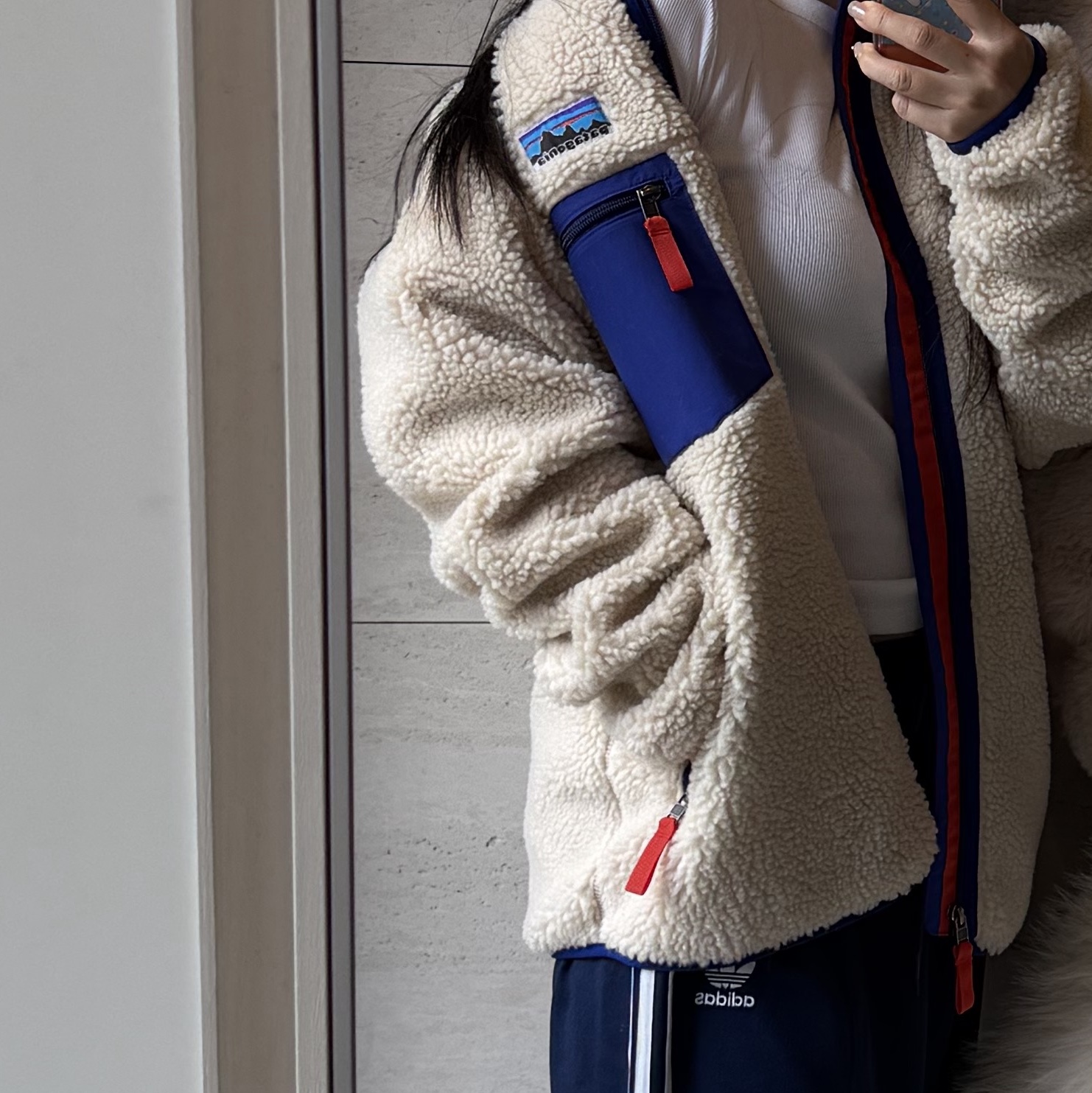 Patagonia Classic Retro-X Fleece Jacket Dark Natural, Adidas Adicolor Baggy Fit Firebird Track Pants Night Indigo - KR Sizing 착용 스타일