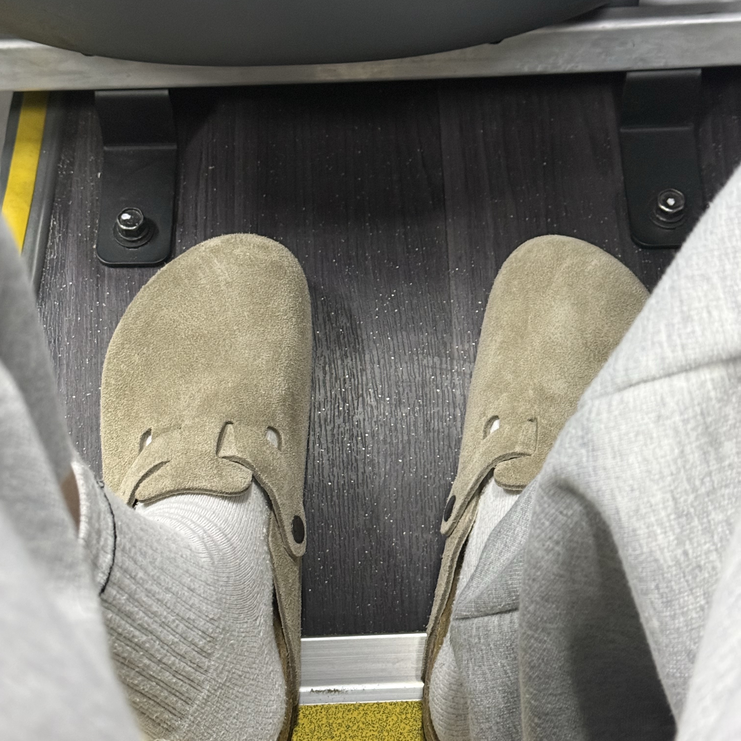 Birkenstock Boston Soft Footbed Taupe - Narrow 착용 스타일