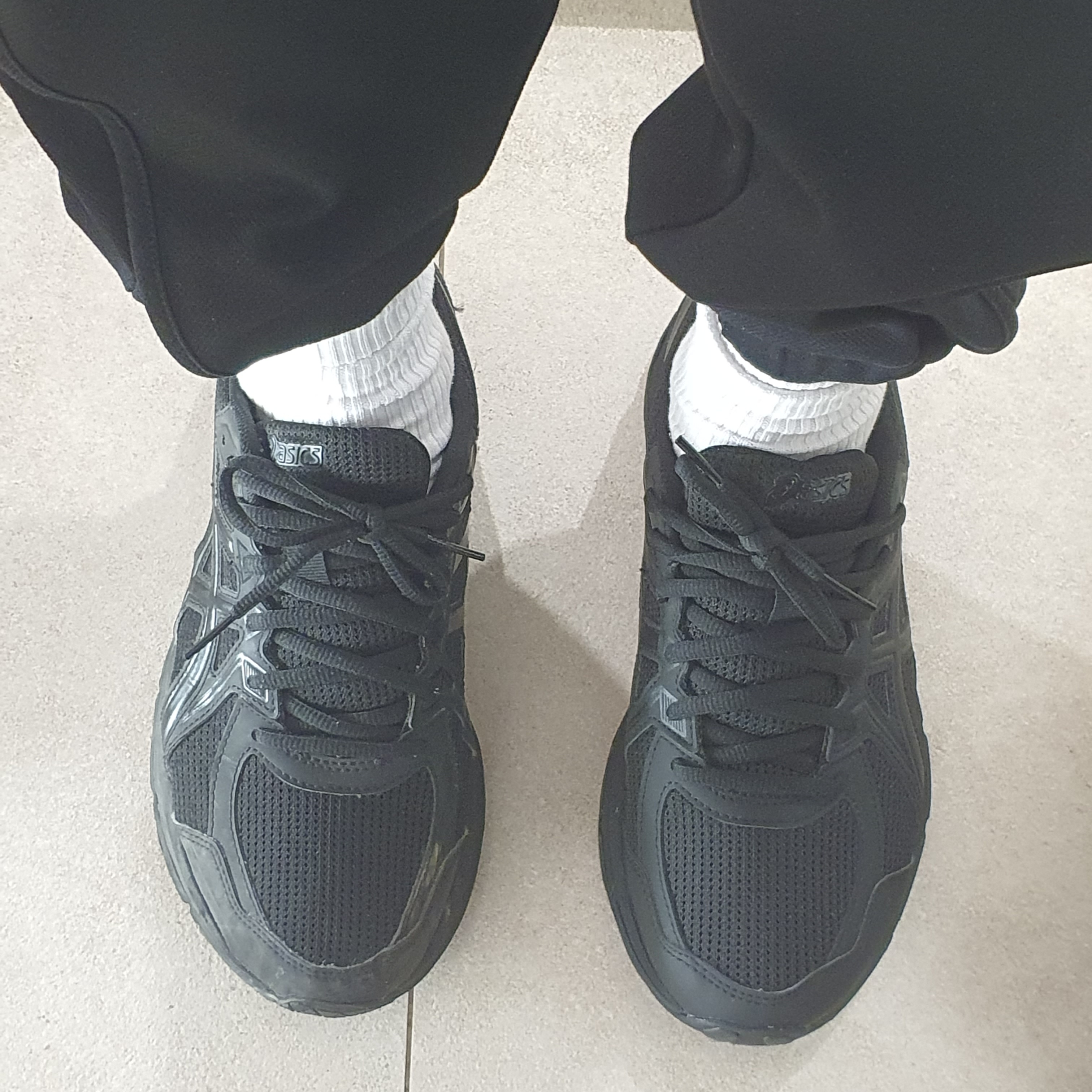 Asics Jog 100 T Black - 4E Extra Wide, Asics Jog 100 2 Black - 4E Extra Wide 착용 스타일 - 3