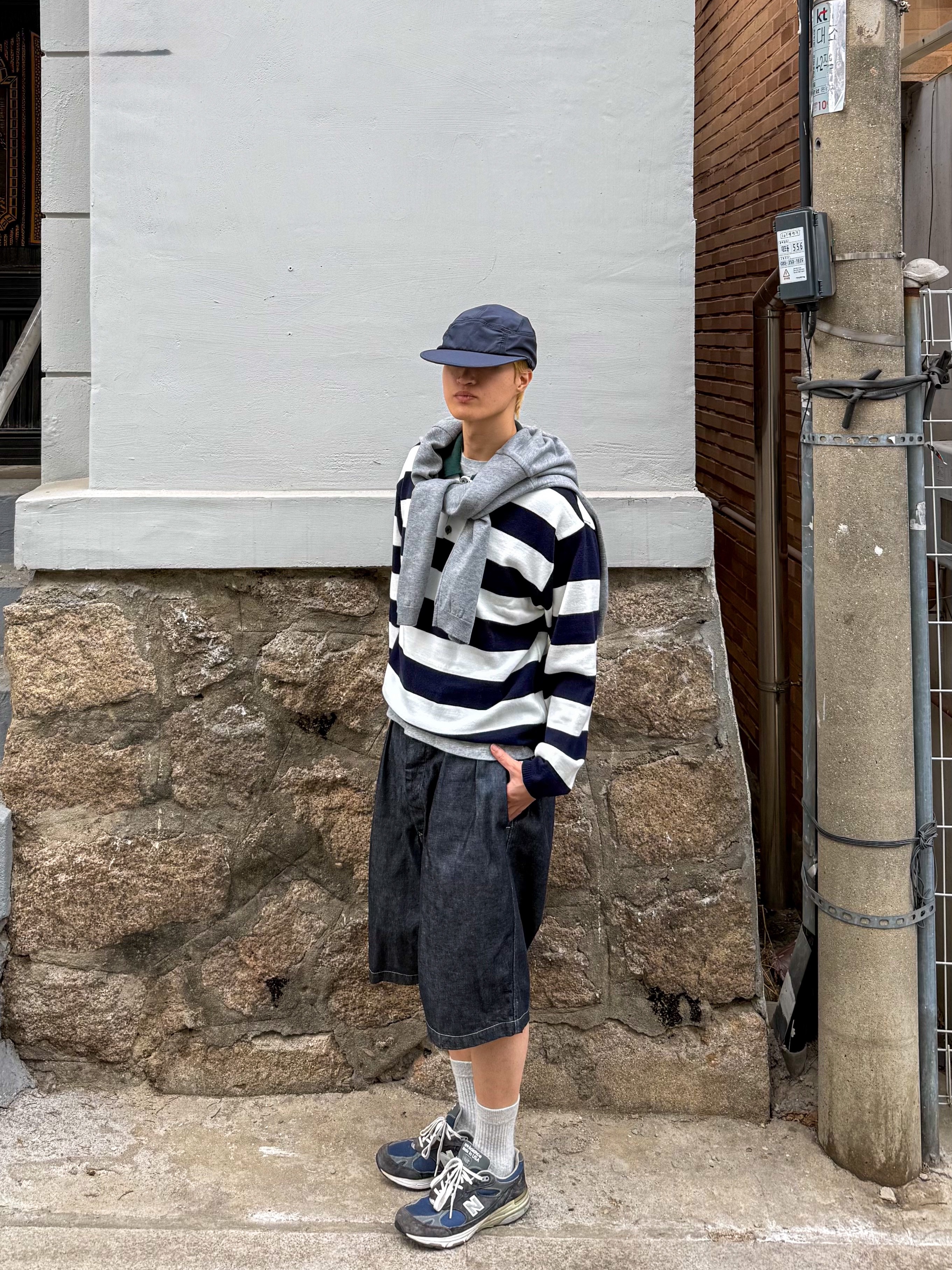 Knitted Boucle Reglan Crop Round Knit Navy, Knitted Stripe Rugby Collar Knit Navy 착용 스타일 - 4