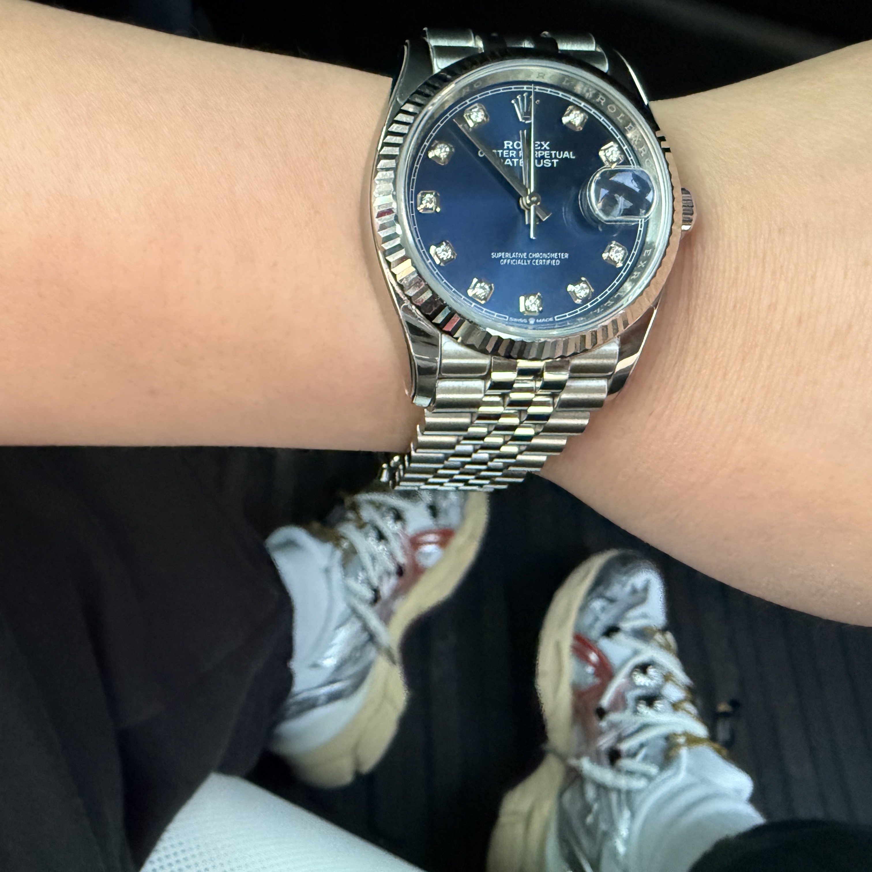 Asics x Toga Gel-Cumulus 16 TG White Red Pure Silver, Rolex Datejust 36mm 126234 Bright Blue Diamond-Set Jubilee 착용 스타일 - 1