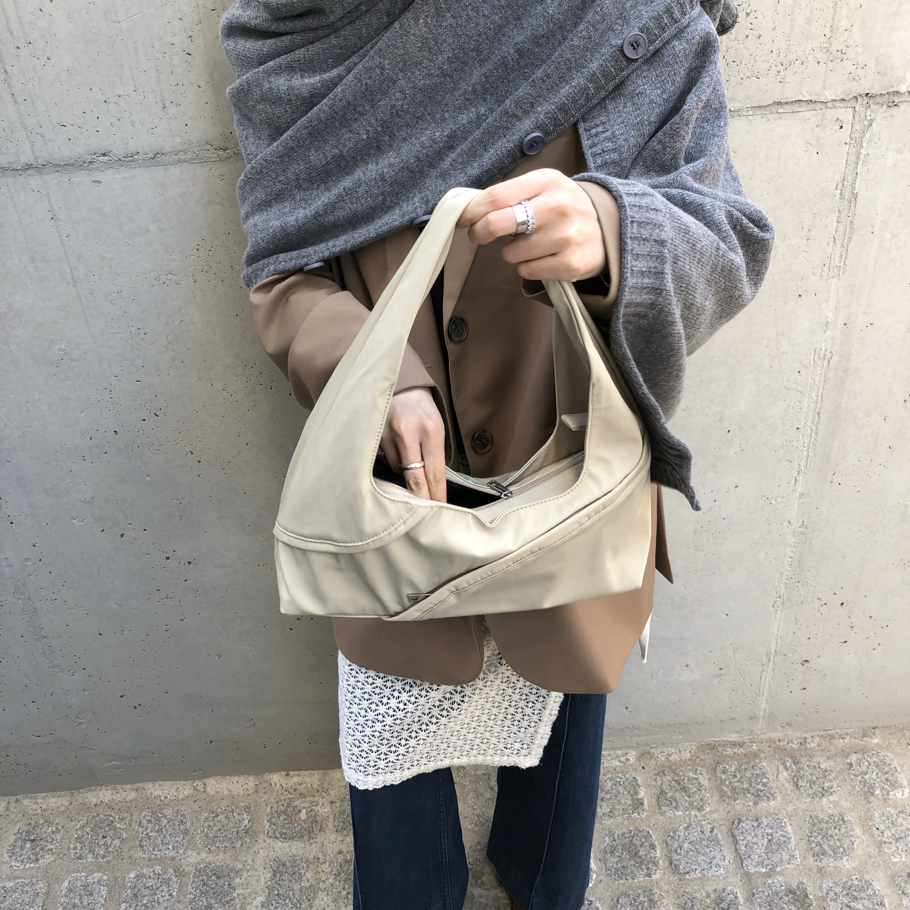 ACOC Agenda S Bag_Butter Beige 착용 스타일 - 2