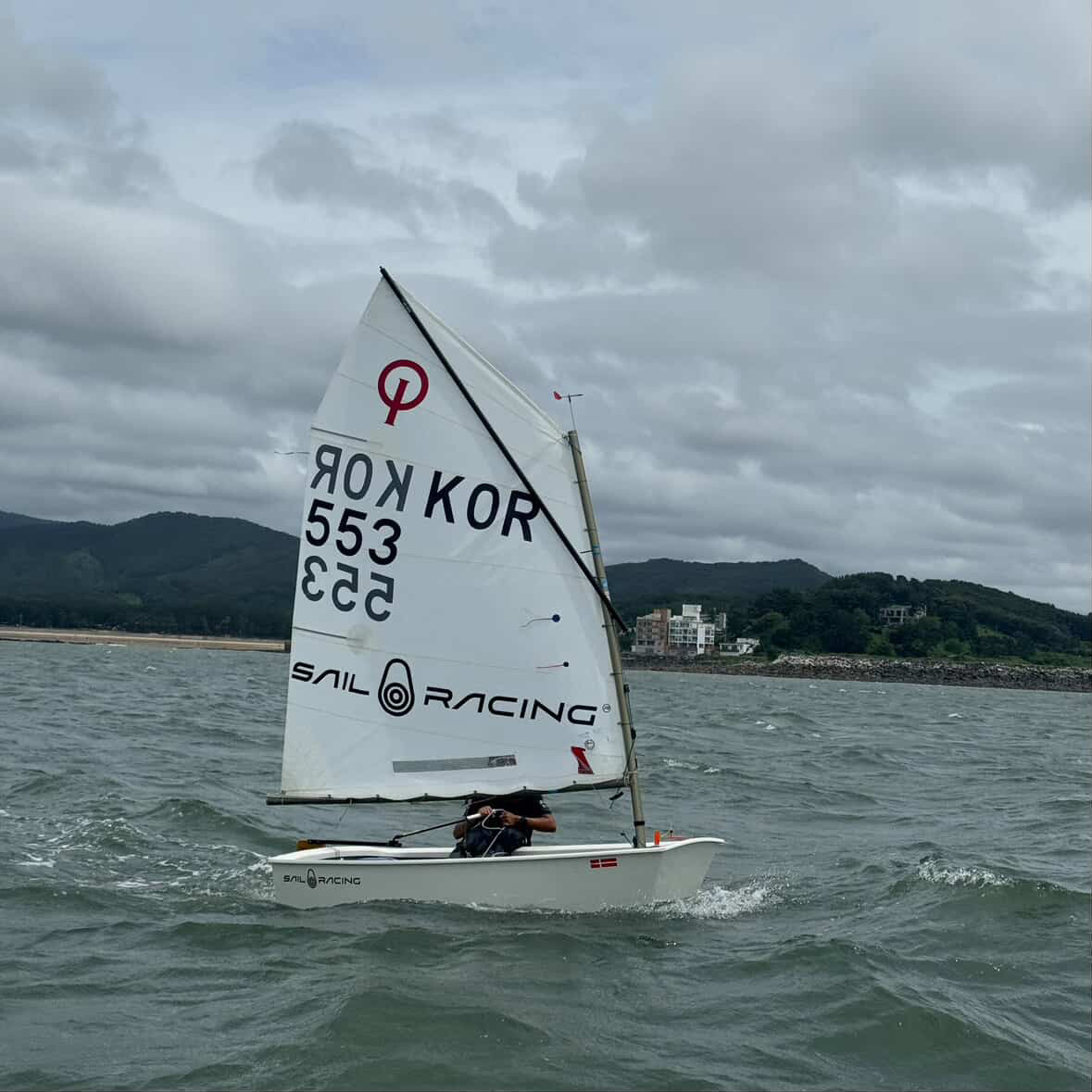 Sailracing Reference Ss Rashguard 999, Sailracing Orca Hybrid Leggings 999 착용 스타일 - 3