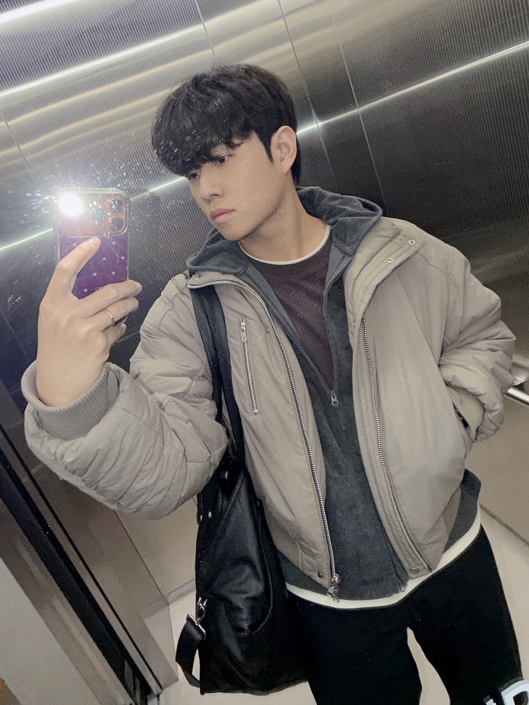 Haleine Highneck Bomber Padding Khaki Beige, Jordan x Travis Scott Jumpman Jack TR Black and Dark Mocha 착용 스타일 - 2